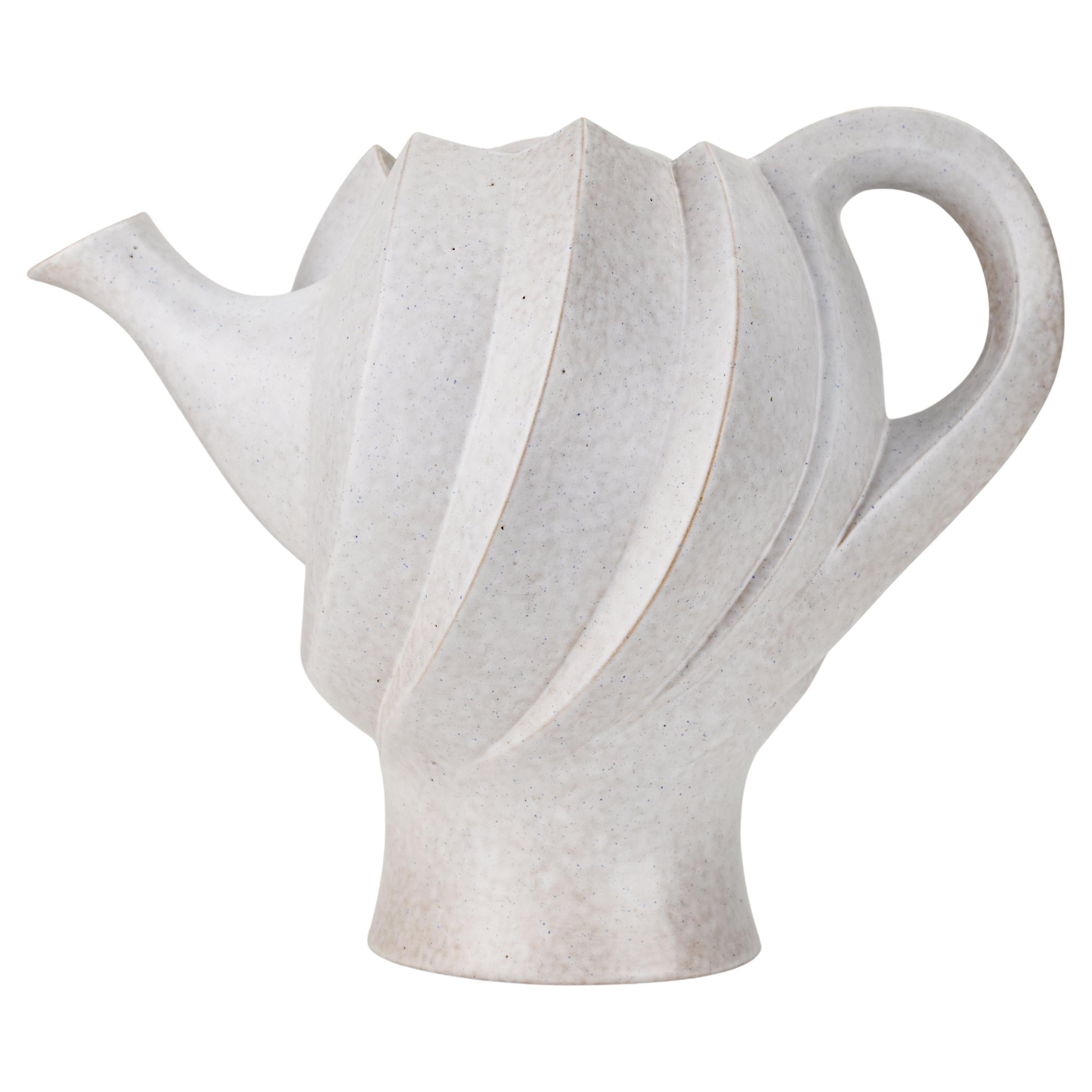 Skulpturale Studio Pottery Keramik-Teekanne, signiert Memphis, Mitte des Jahrhunderts im Angebot