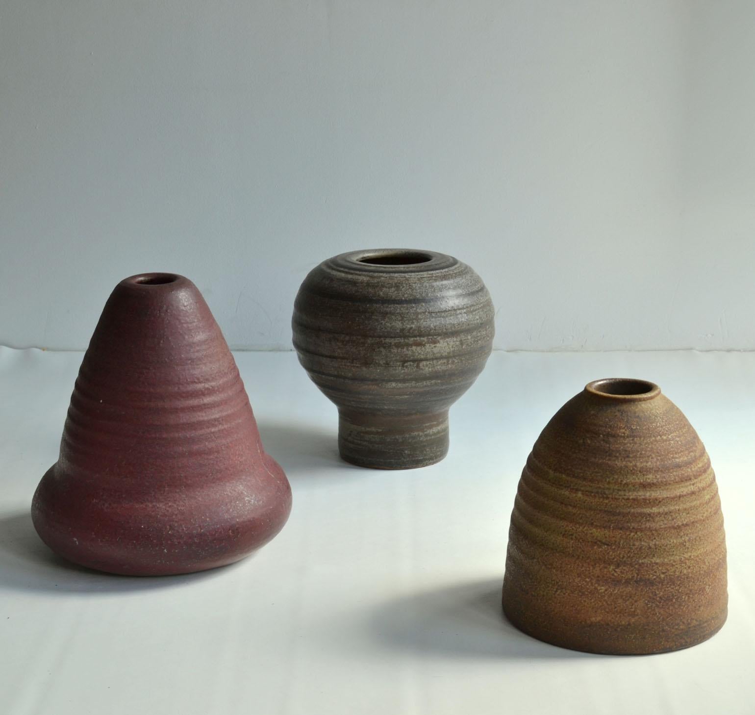 Sculptural Studio Pottery Vase in Earth Tones and Beehive Shape by Piet Knepper  For Sale 2