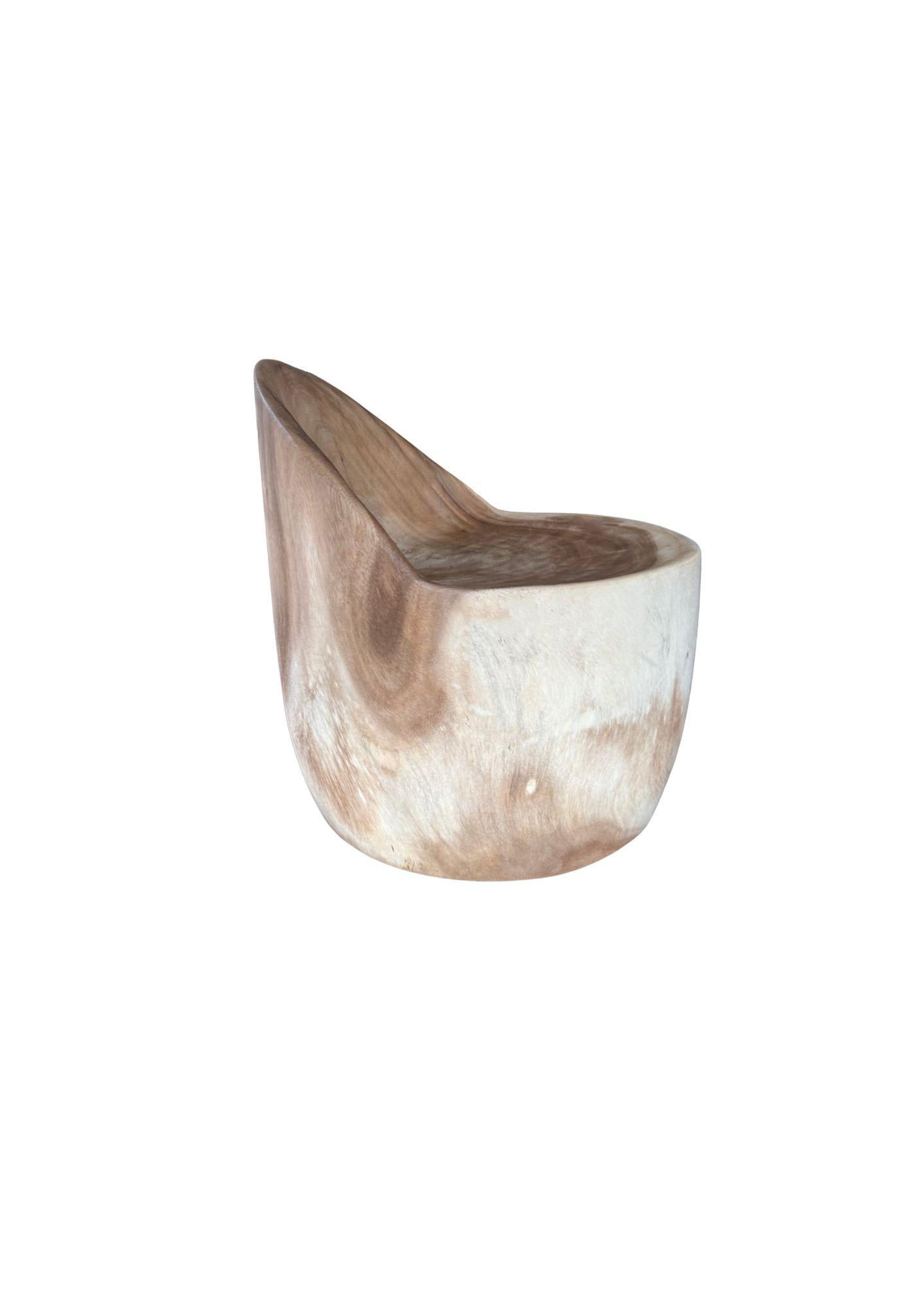 Silla Escultural de Madera de Suar con Impresionantes Texturas de Madera, Acabado Natural en Nuevo estado para la venta en Jimbaran, Bali