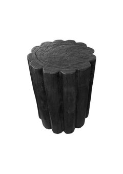Table d'appoint sculpturale en Suar Wood, finition brûlée Organic moderne