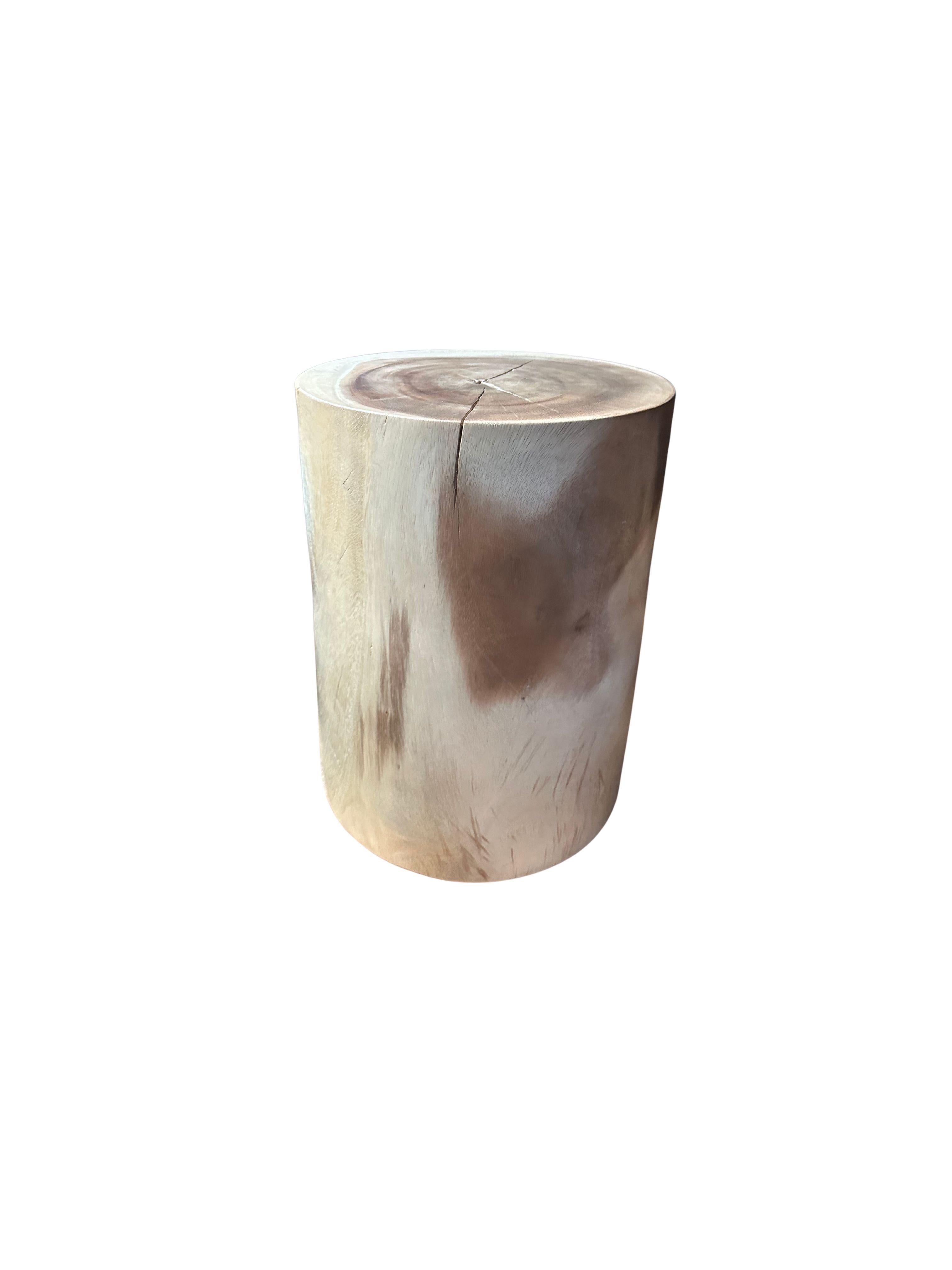 A wonderfully sculptural side table crafted from solid suar wood. It features a natural finish where the exterior was sanded and smoothed. The table features a wonderful mix of wood textures and shades. The perfect object to bring warmth to any