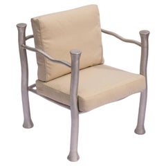 Poltrona scultorea in stile surrealista di Six Dots Design