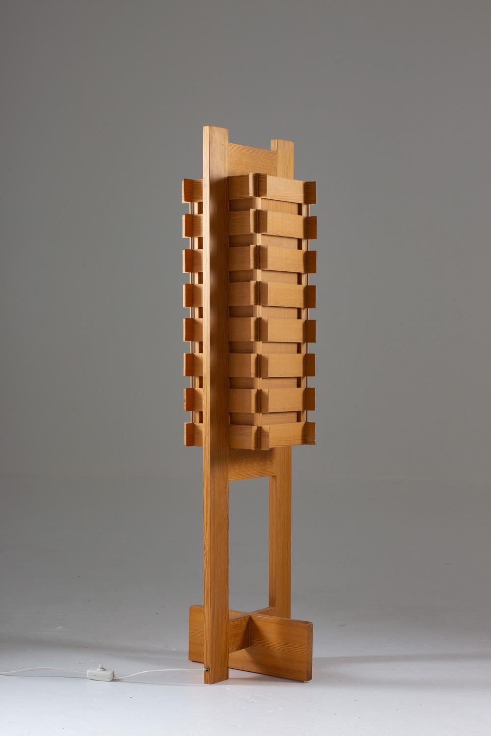 Scandinavian Modern Sculptural Swedish Floor Lamp in Pine
