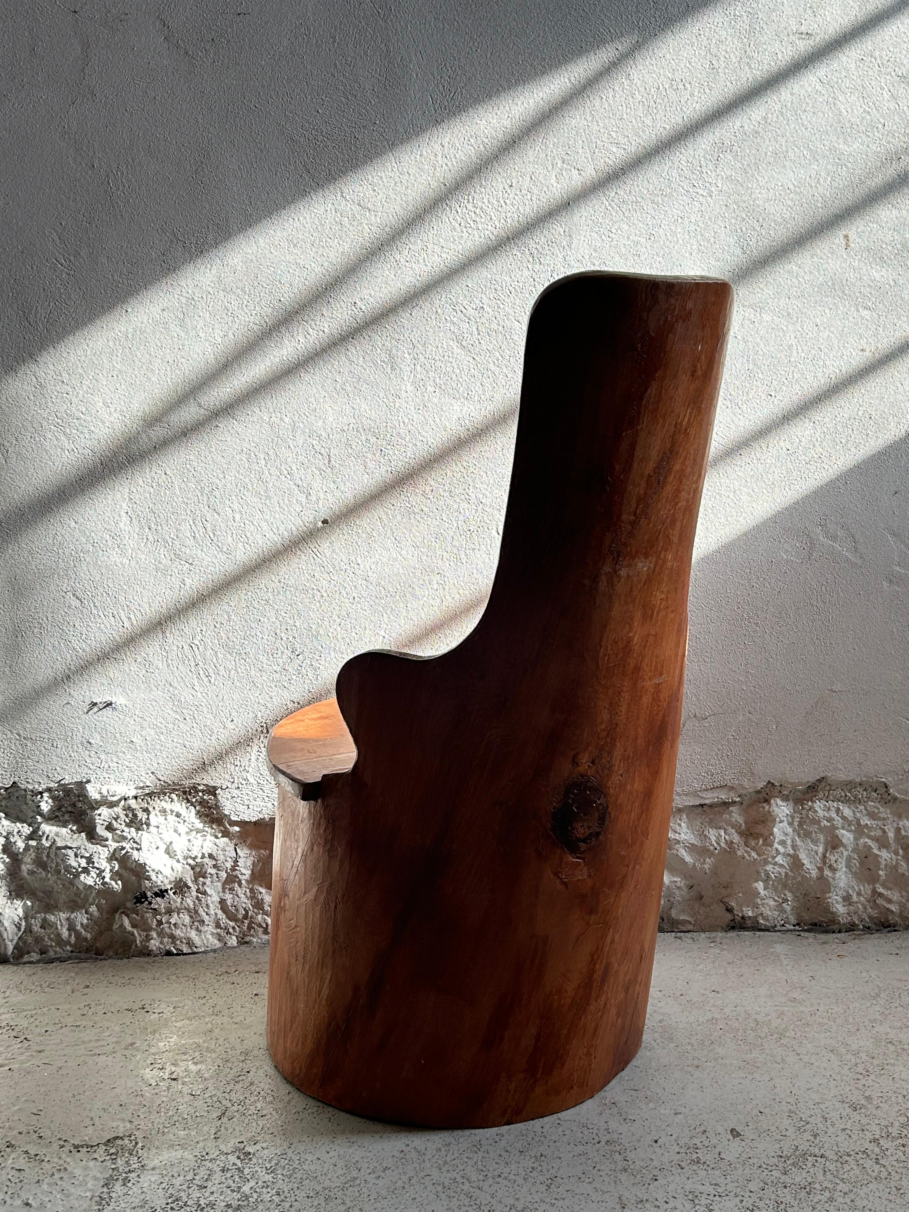 Sculptural Swedish Kubbestol, Early 20th Century Folk Art Chair in Solid Wood In Good Condition For Sale In Valby, 84