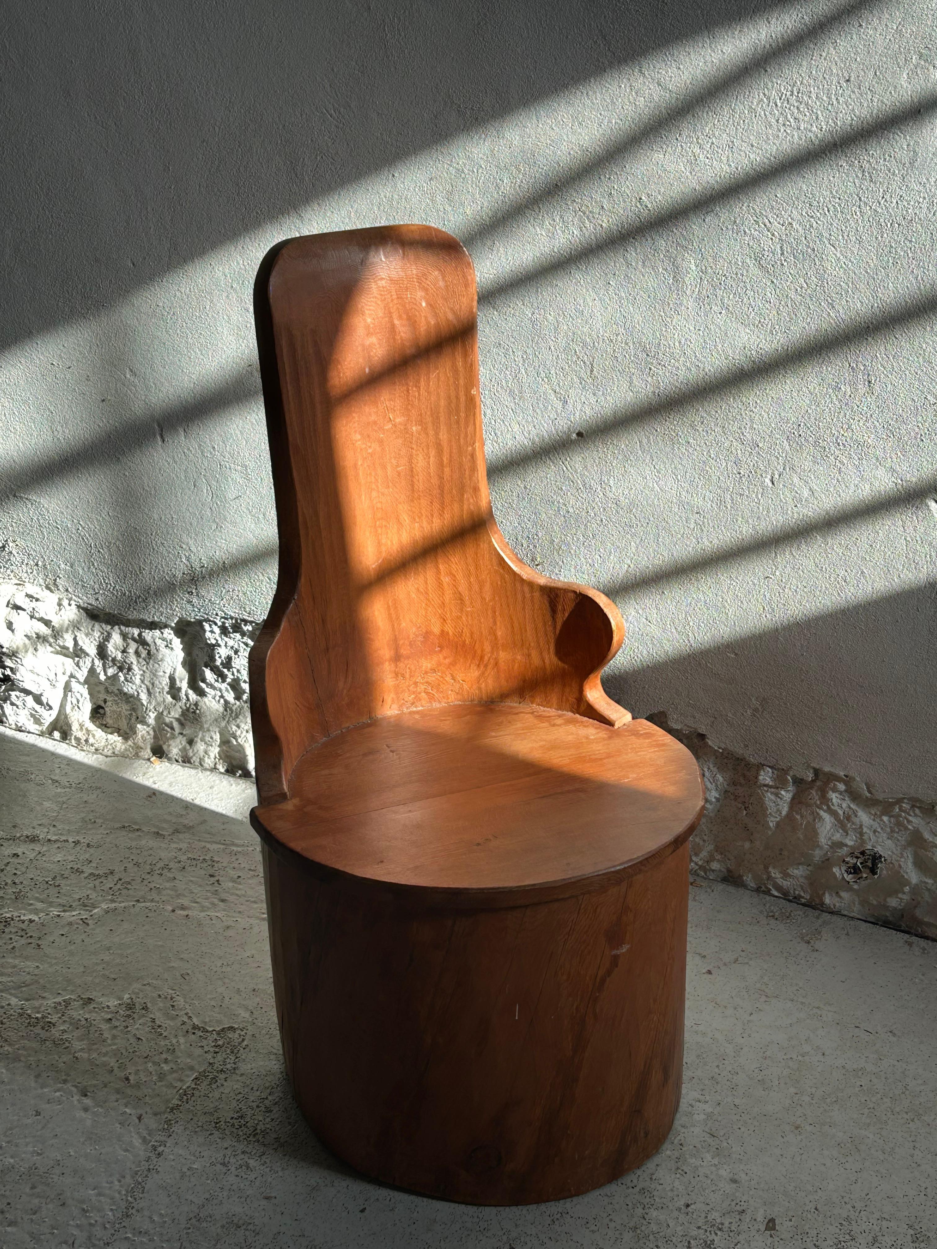 Sculptural Swedish Kubbestol, Early 20th Century Folk Art Chair in Solid Wood For Sale 1