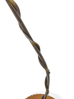 Skulpturale schwedische moderne Stehlampe aus patiniertem Messing mit gedrehtem Stiel, 1940er Jahre