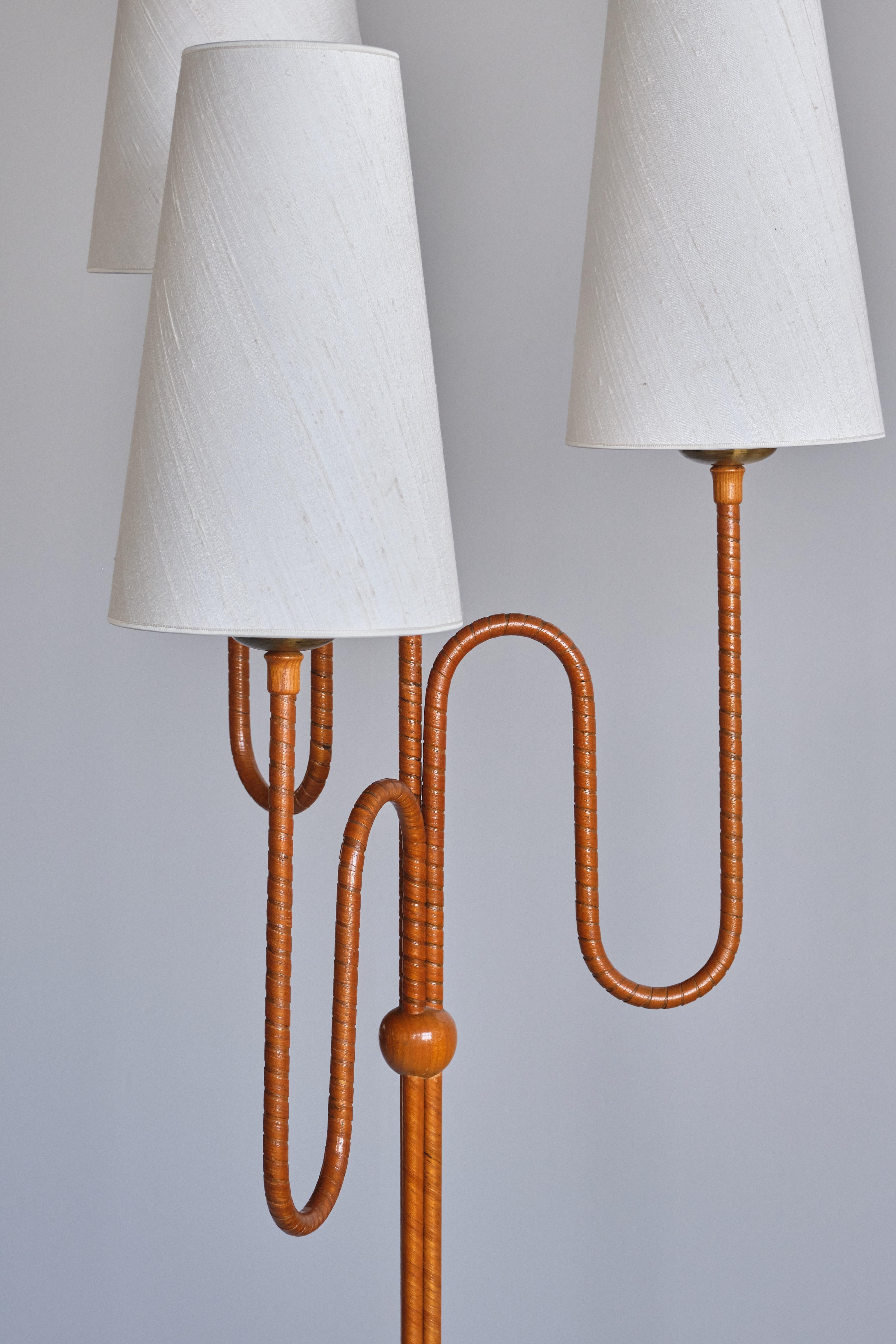 Sculptural Swedish Modern Three Arm Floor Lamp in Elm and Silk,  1930s For Sale 5