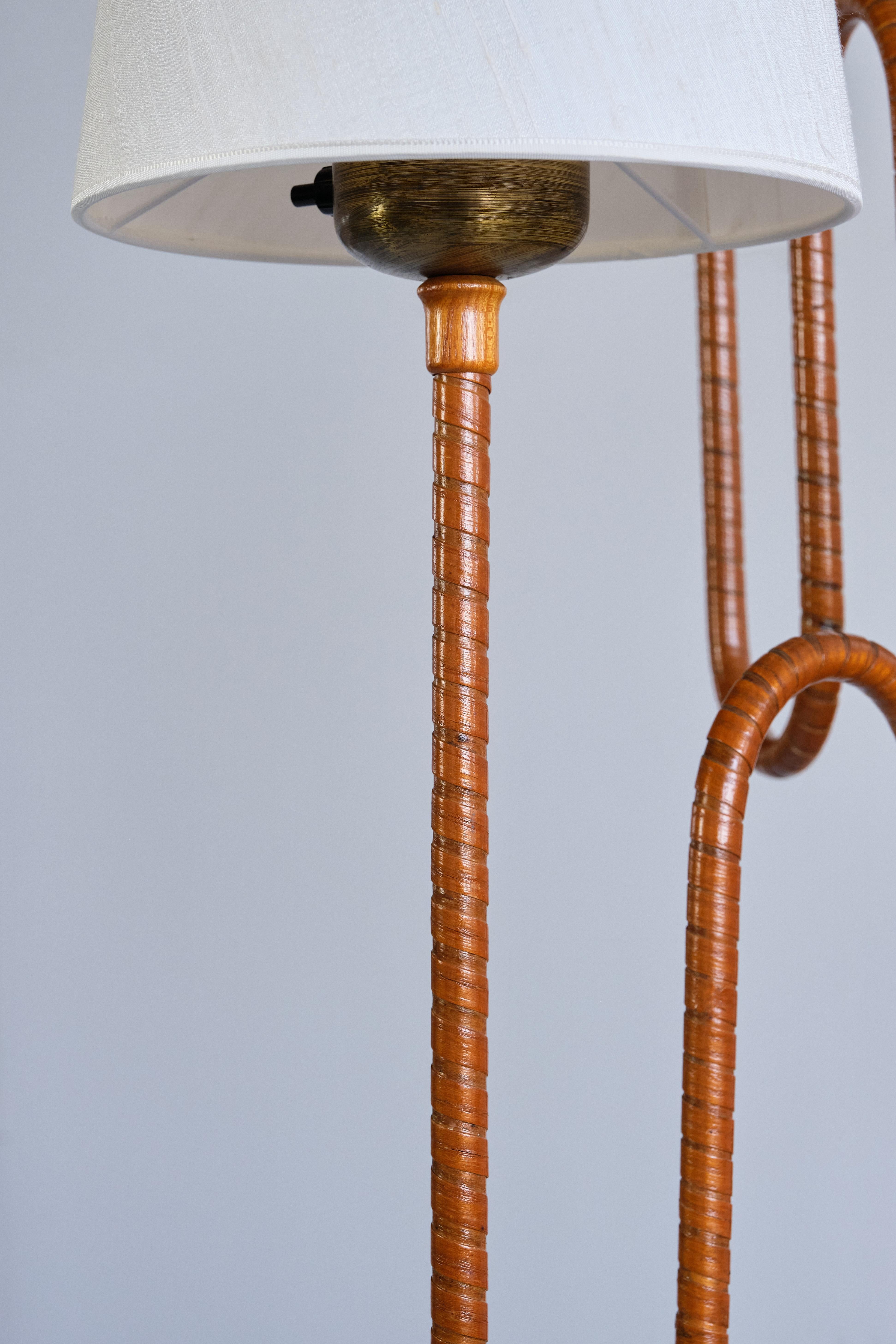Sculptural Swedish Modern Three Arm Floor Lamp in Elm and Silk,  1930s For Sale 8