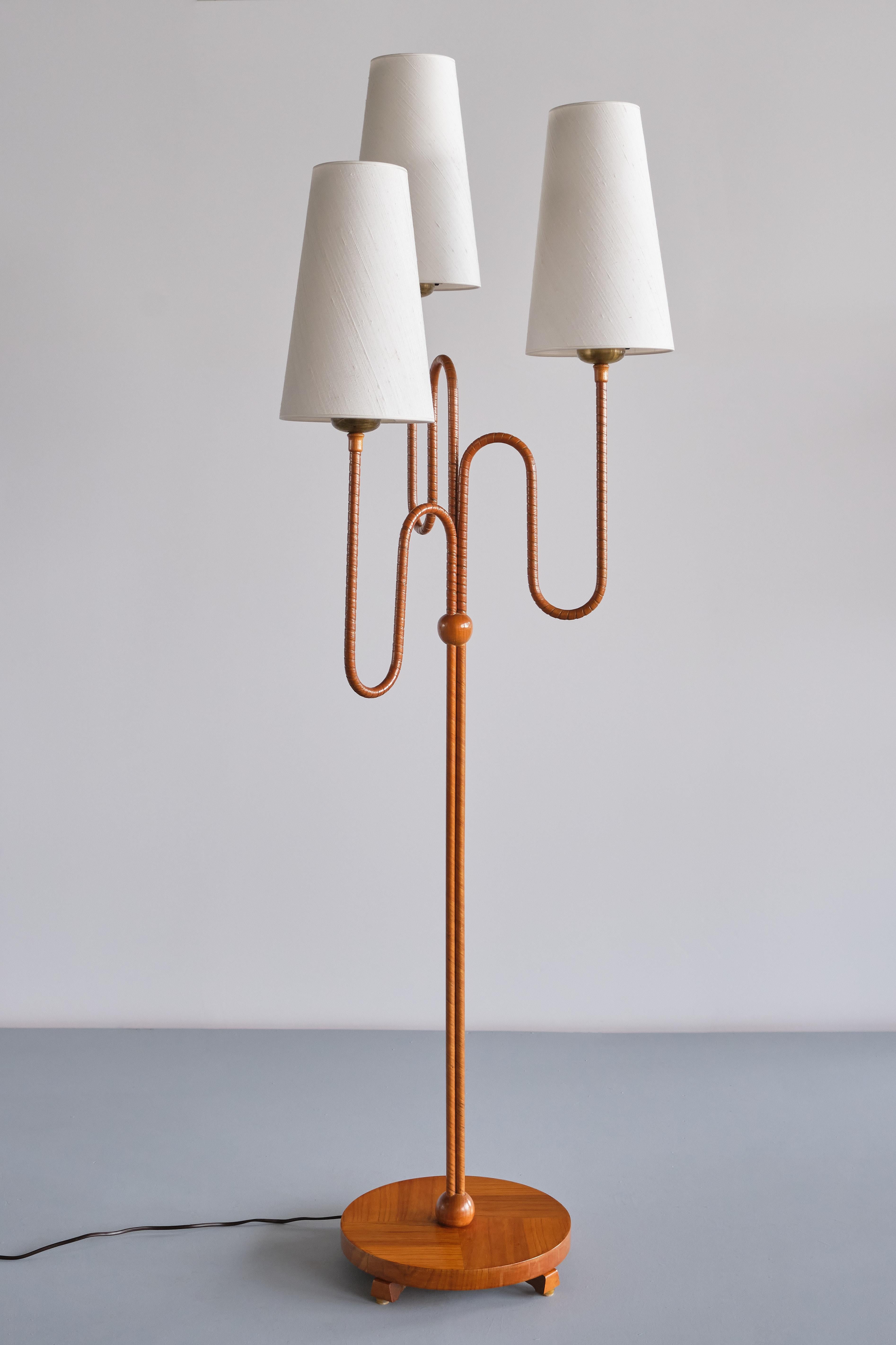 Sculptural Swedish Modern Three Arm Floor Lamp in Elm and Silk,  1930s In Good Condition For Sale In The Hague, NL