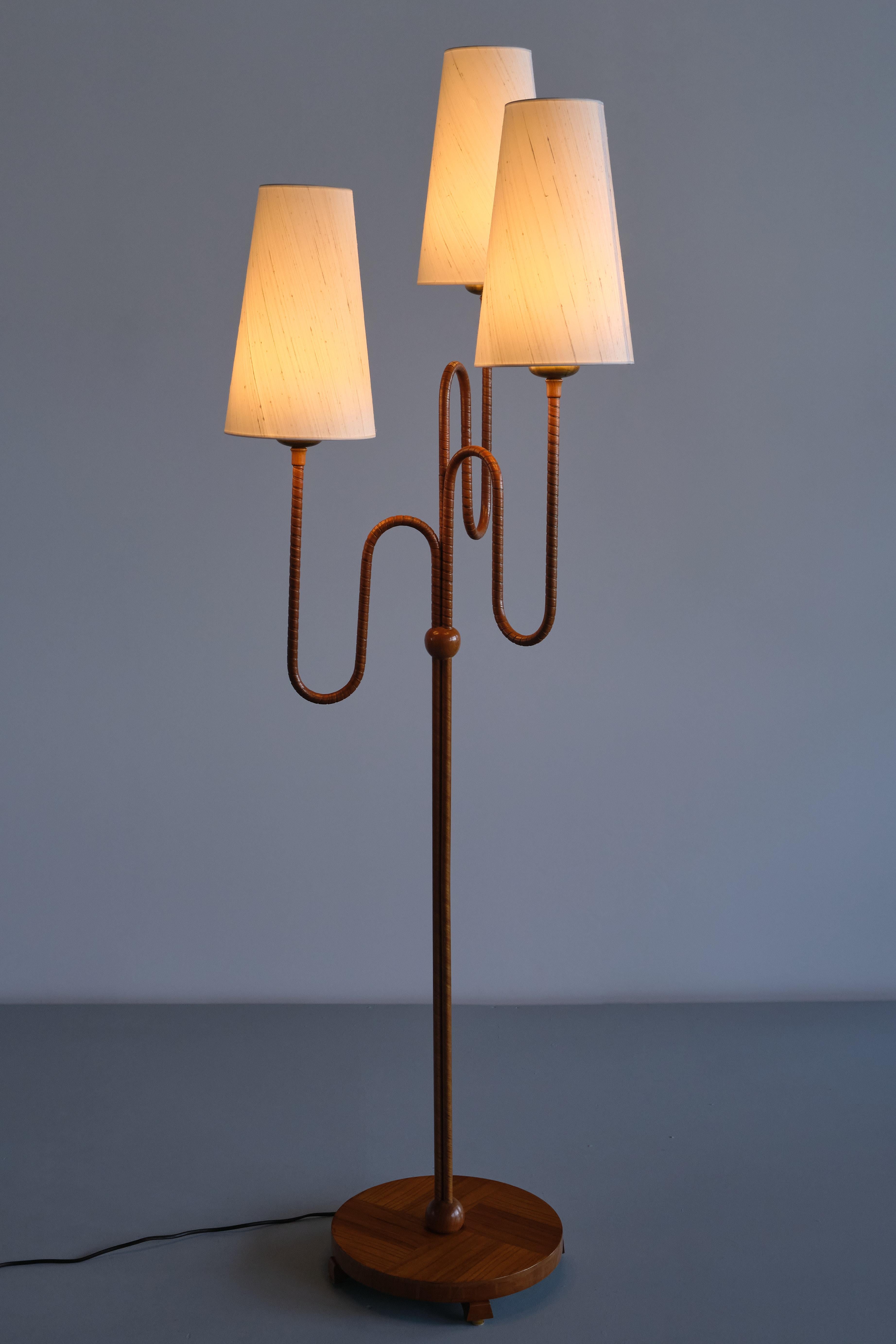 Sculptural Swedish Modern Three Arm Floor Lamp in Elm and Silk,  1930s For Sale 1