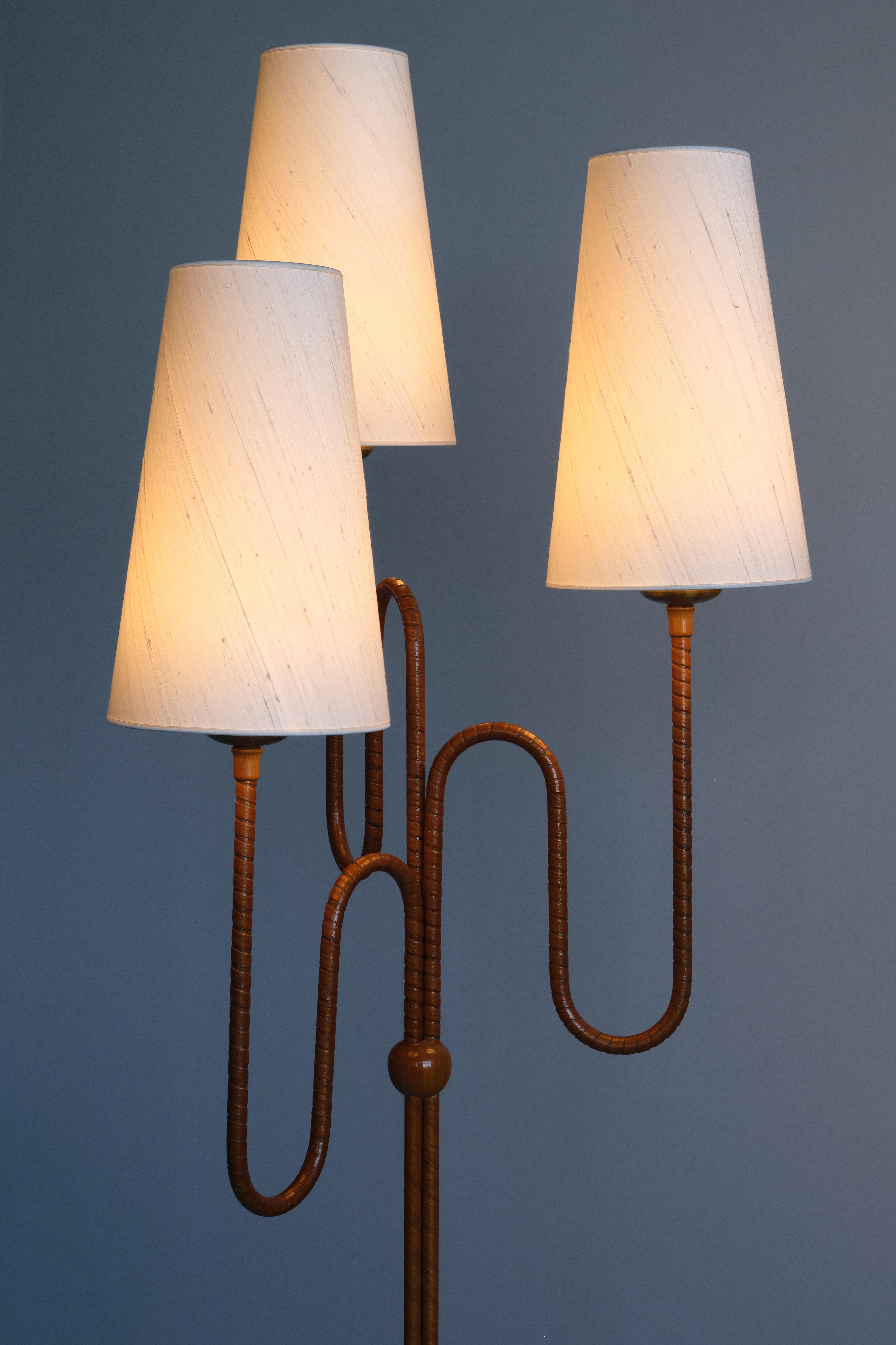 Sculptural Swedish Modern Three Arm Floor Lamp in Elm and Silk,  1930s For Sale 2