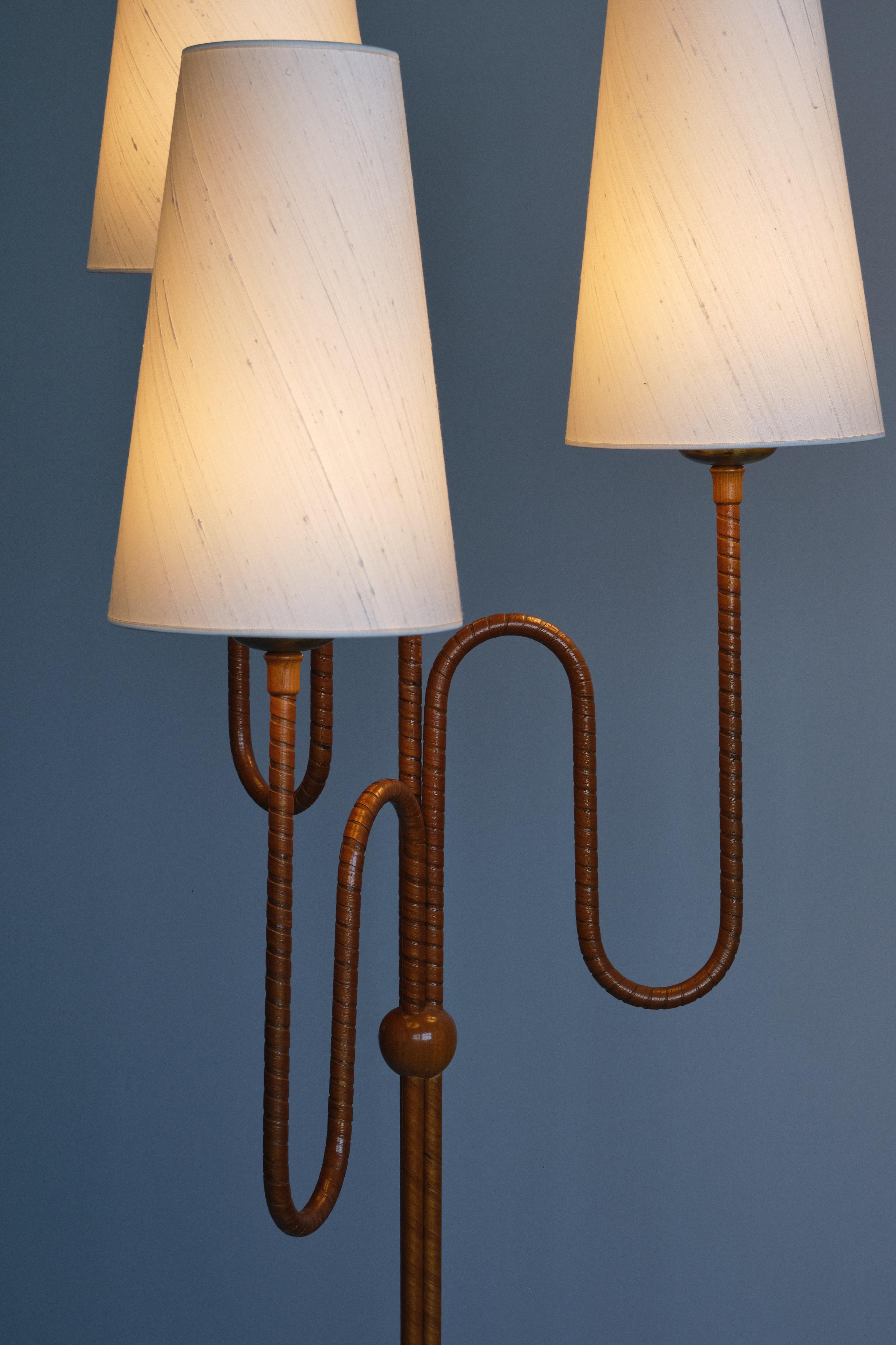 Sculptural Swedish Modern Three Arm Floor Lamp in Elm and Silk,  1930s For Sale 3