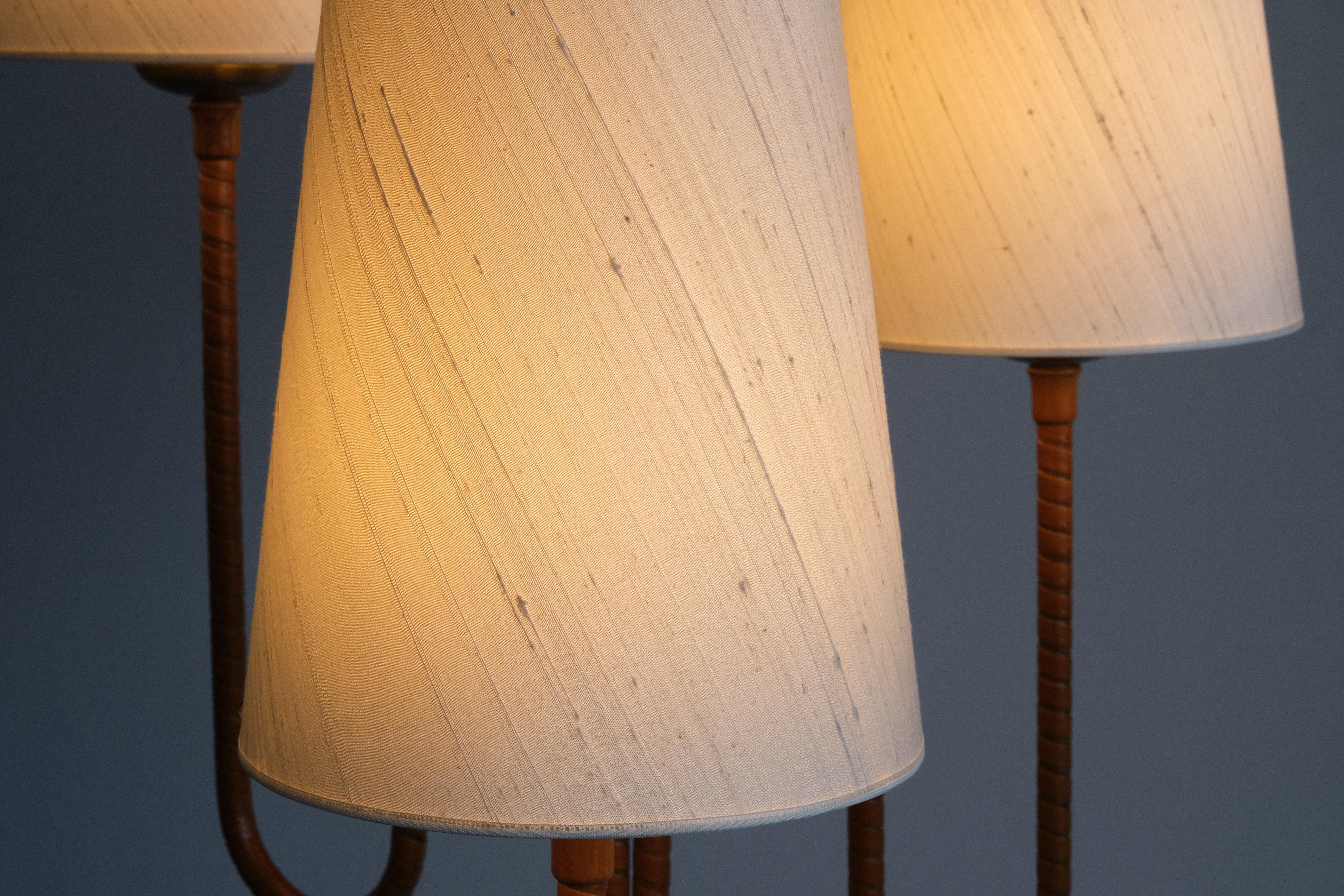 Sculptural Swedish Modern Three Arm Floor Lamp in Elm and Silk,  1930s For Sale 4