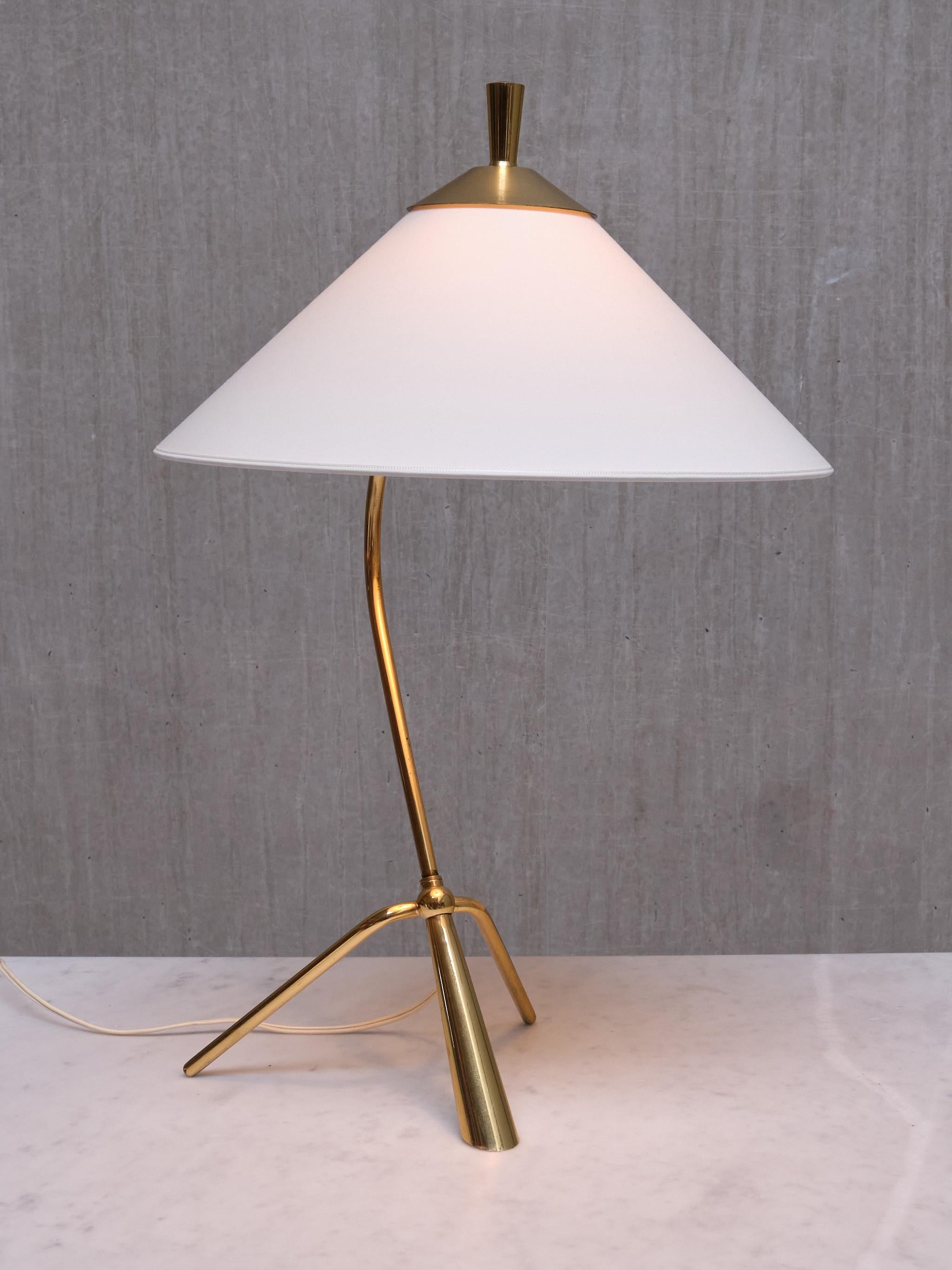 Sculptural Swedish Modern Tripod Table/Desk Lamp in Brass, 1950s 5