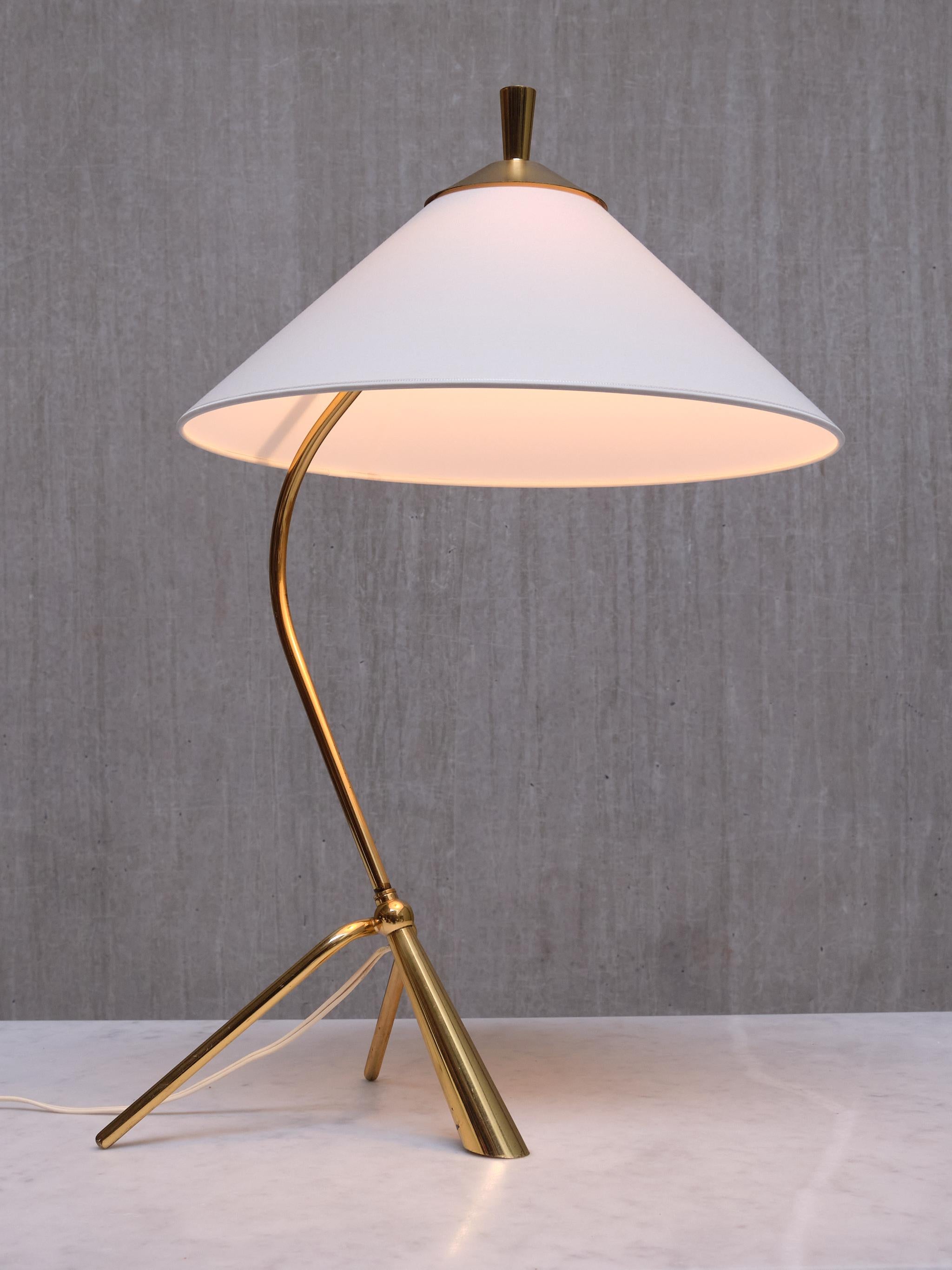 Sculptural Swedish Modern Tripod Table/Desk Lamp in Brass, 1950s 6