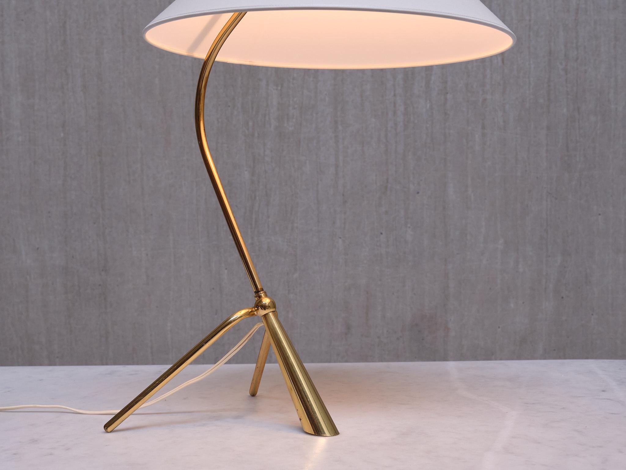 Sculptural Swedish Modern Tripod Table/Desk Lamp in Brass, 1950s 8