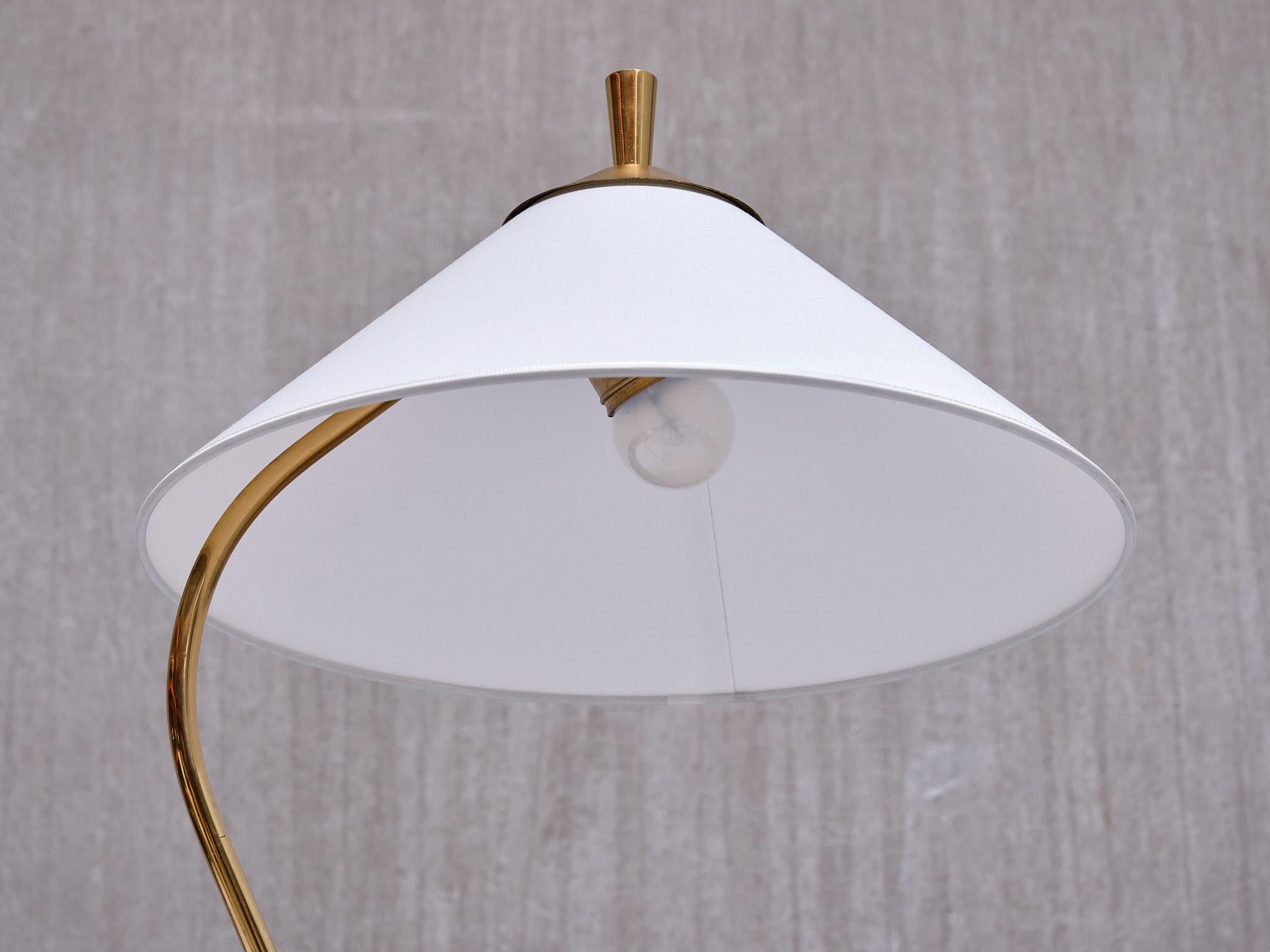 Sculptural Swedish Modern Tripod Table/Desk Lamp in Brass, 1950s 9