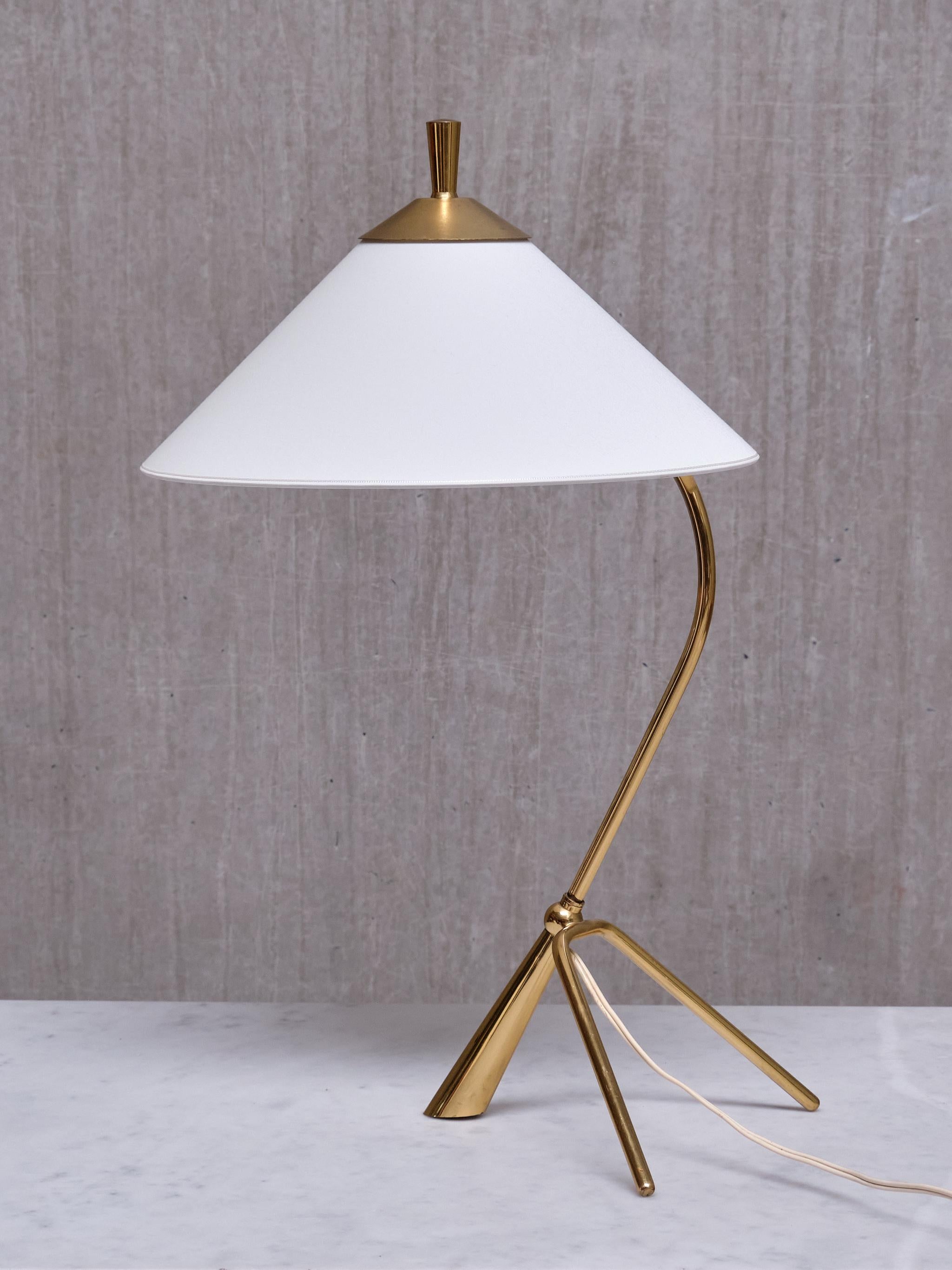 Sculptural Swedish Modern Tripod Table/Desk Lamp in Brass, 1950s 2