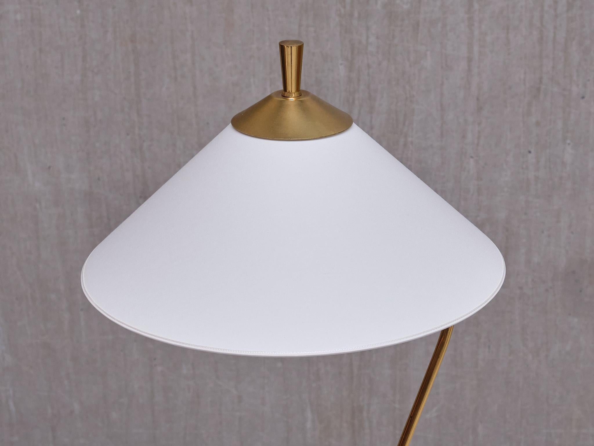 Sculptural Swedish Modern Tripod Table/Desk Lamp in Brass, 1950s 3
