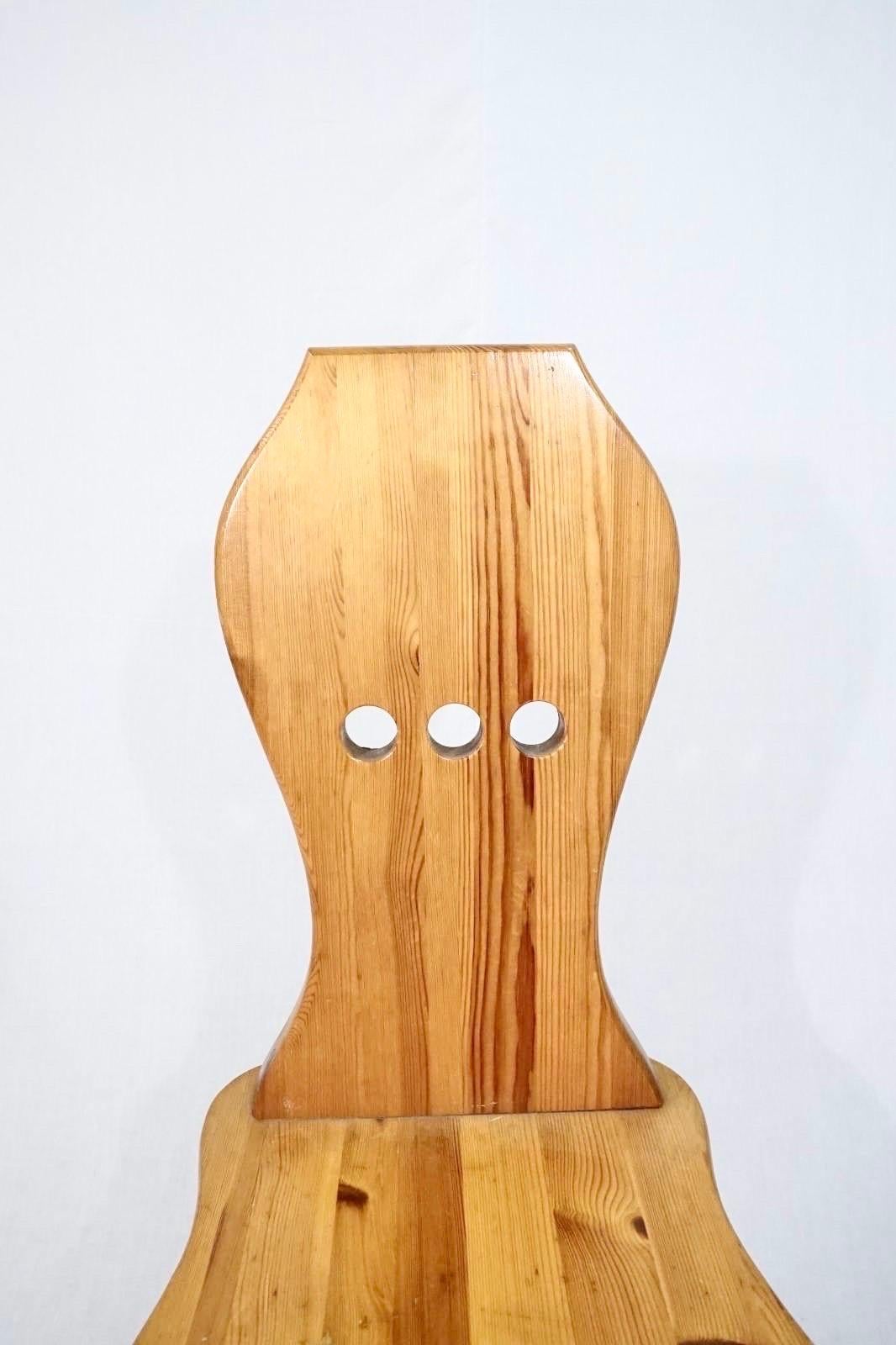 Sculptural Swedish Pinewood Chair by a Unknown designer 4