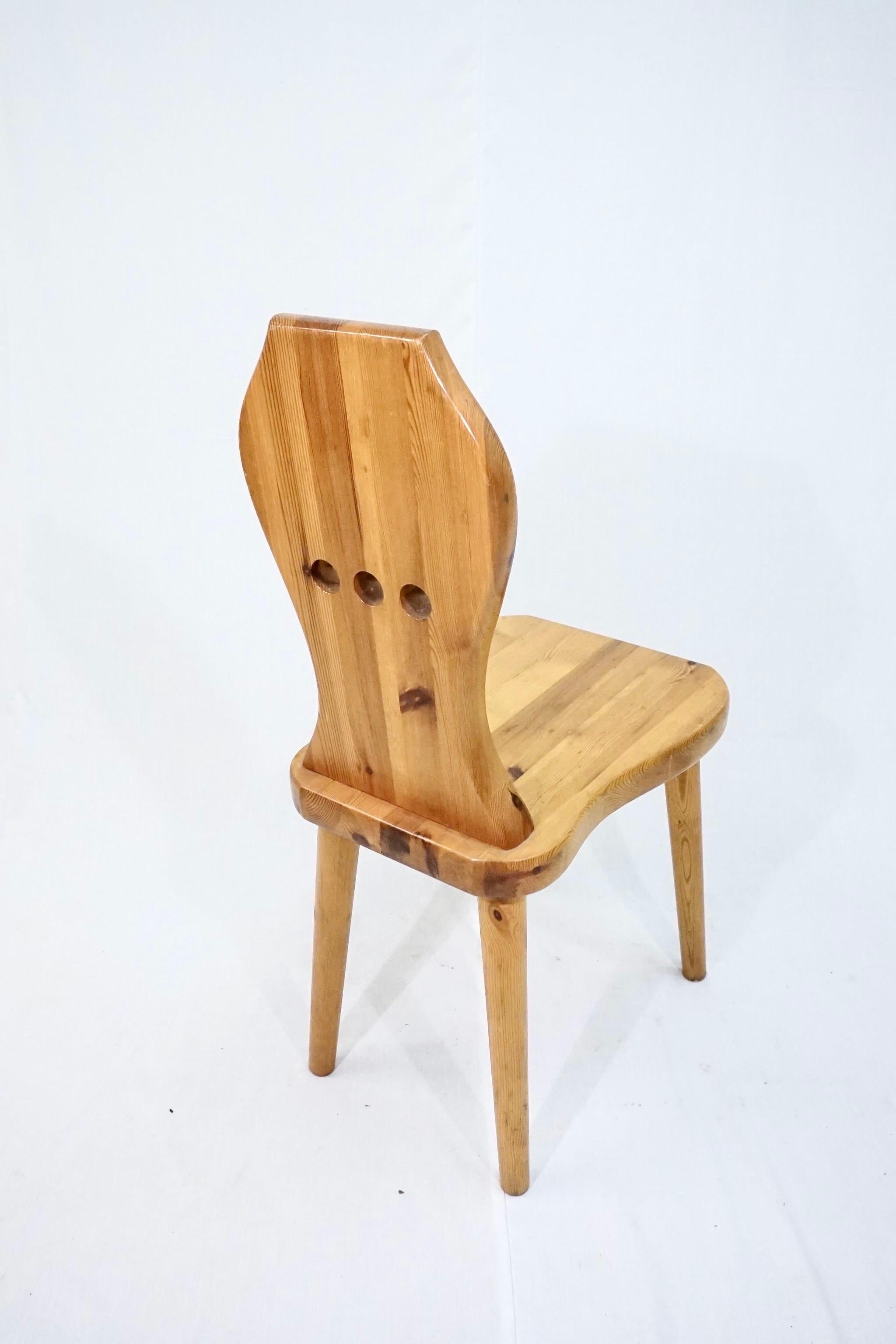 Sculptural Swedish Pinewood Chair by a Unknown designer 2
