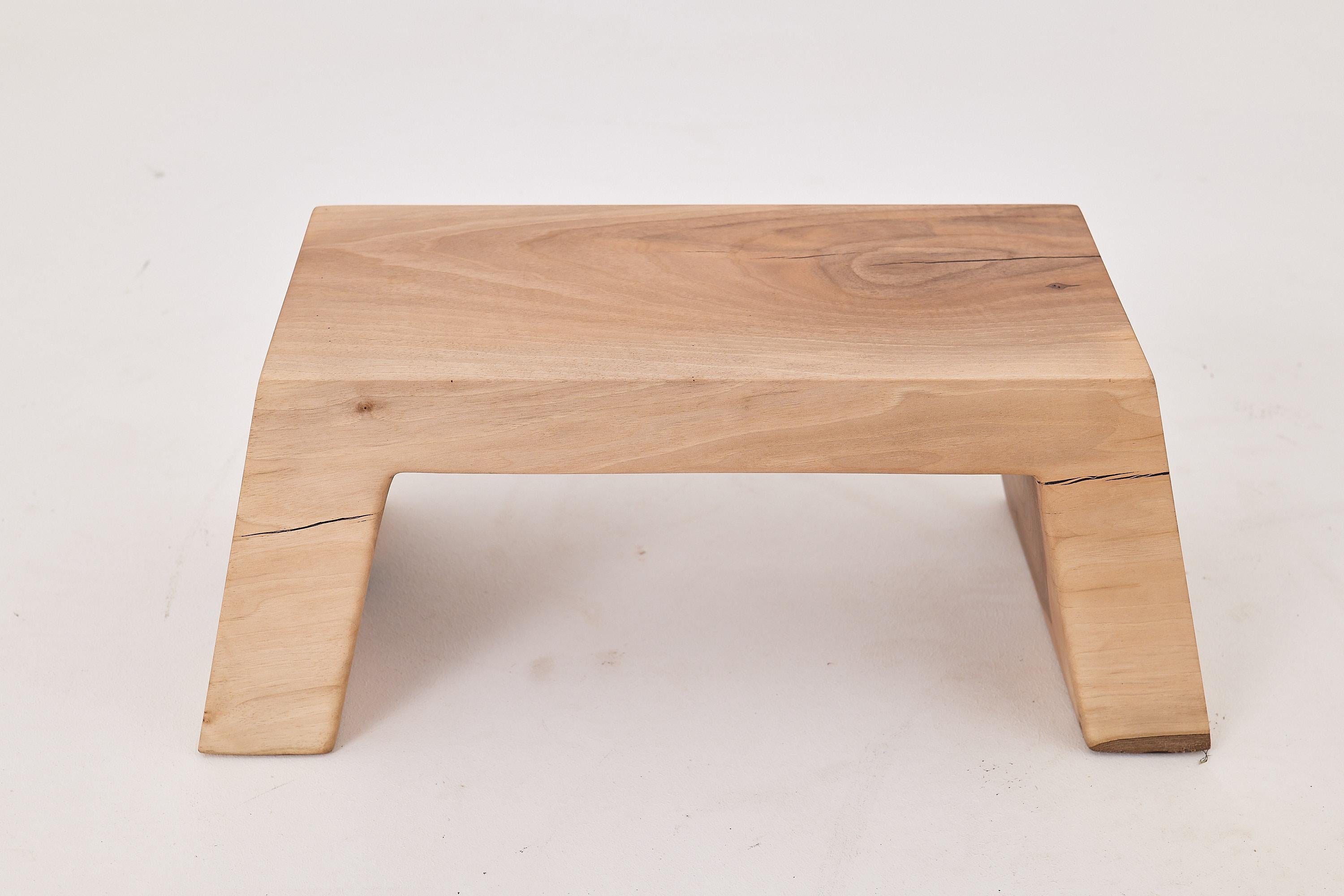 Mesa auxiliar/taburete Sculptural SWood de madera maciza (nogal), Logniture en venta 3