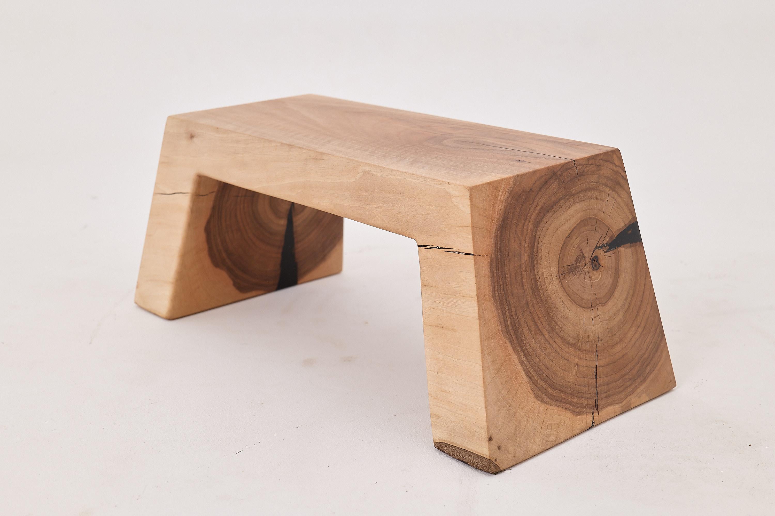 Mesa auxiliar/taburete Sculptural SWood de madera maciza (nogal), Logniture en venta 4