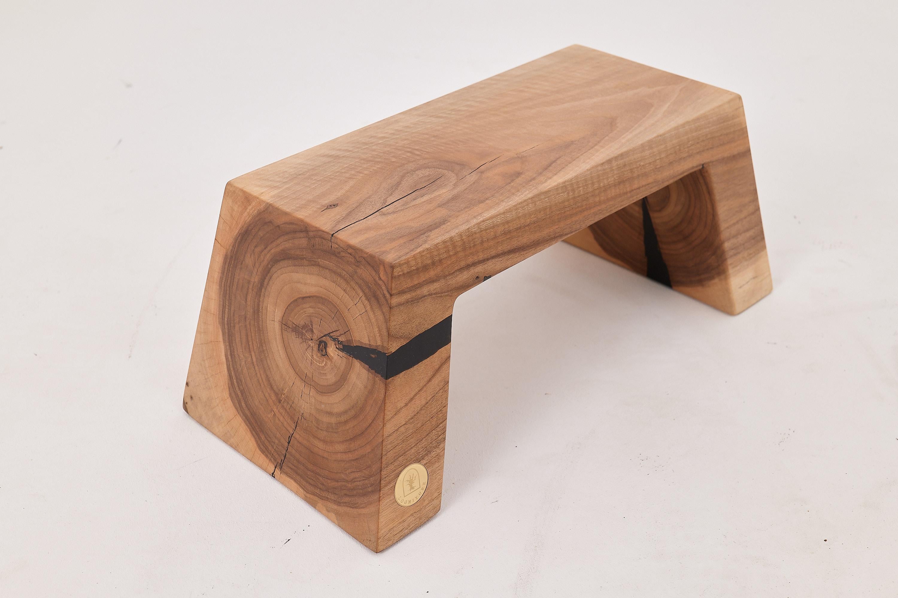 Mesa auxiliar/taburete Sculptural SWood de madera maciza (nogal), Logniture en venta 5