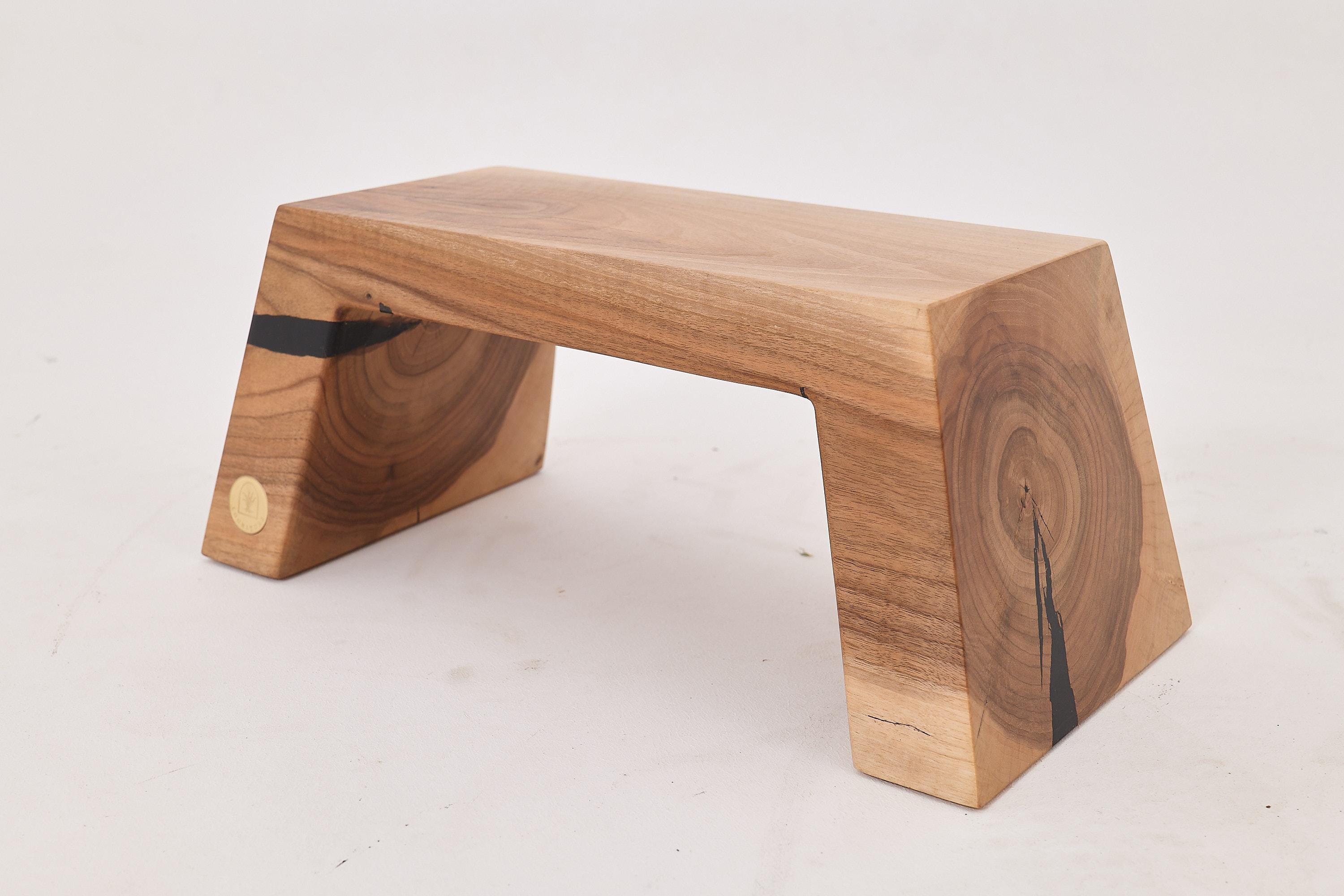 Mesa auxiliar/taburete Sculptural SWood de madera maciza (nogal), Logniture en Nuevo estado para la venta en Stara Gradiška, HR