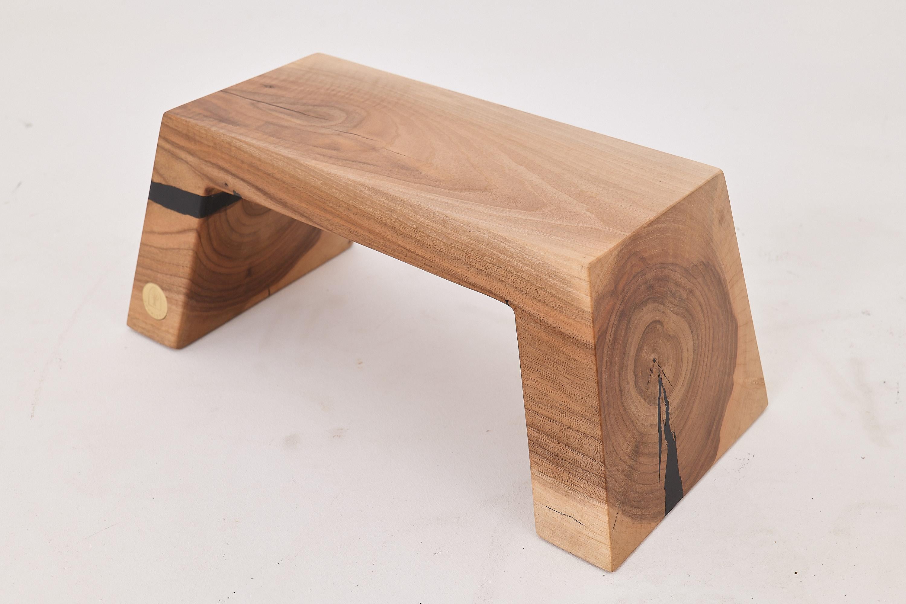 Mesa auxiliar/taburete Sculptural SWood de madera maciza (nogal), Logniture Siglo XXI y contemporáneo en venta