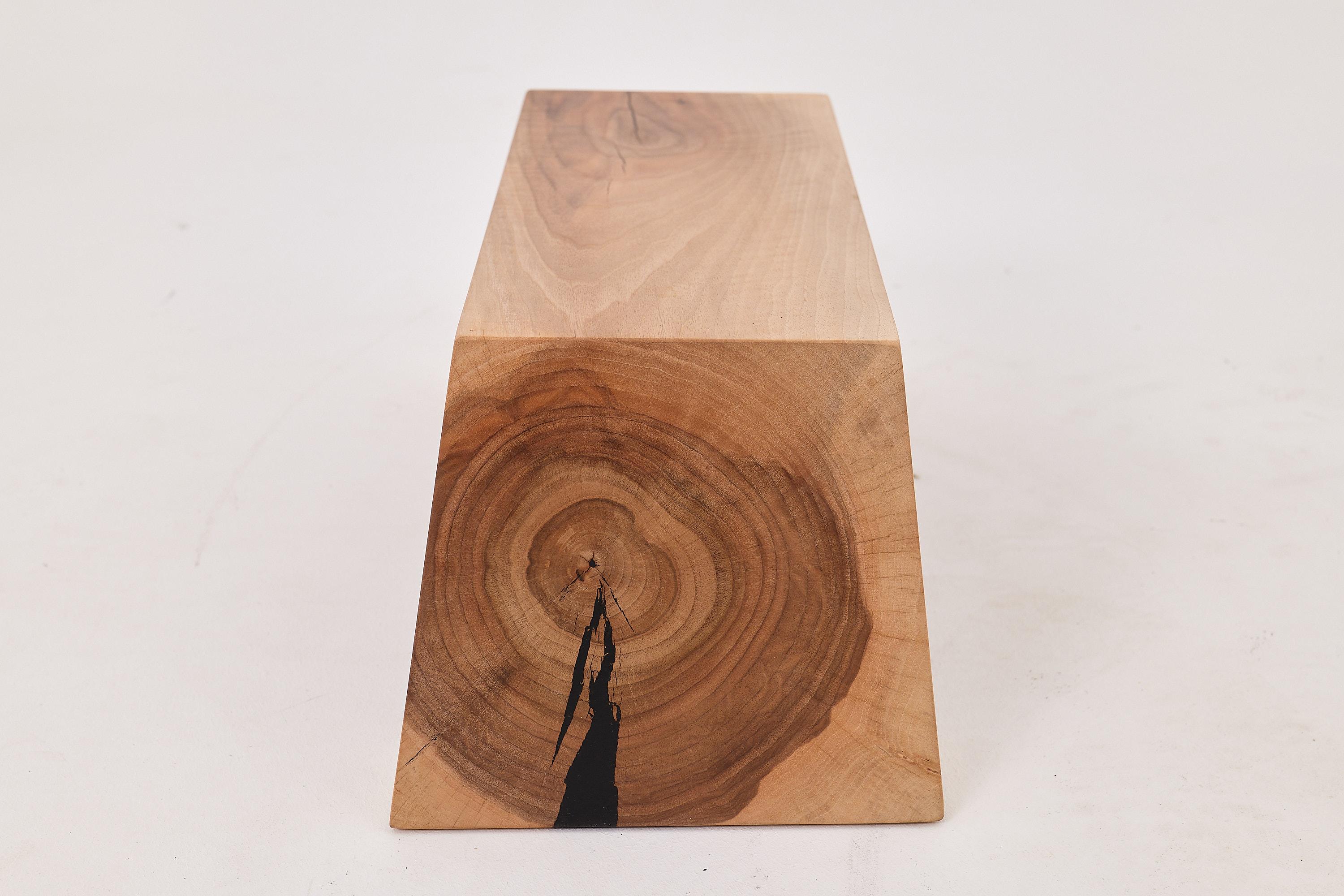 Mesa auxiliar/taburete Sculptural SWood de madera maciza (nogal), Logniture en venta 1
