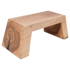 Mesa auxiliar/taburete Sculptural SWood de madera maciza (nogal), Logniture