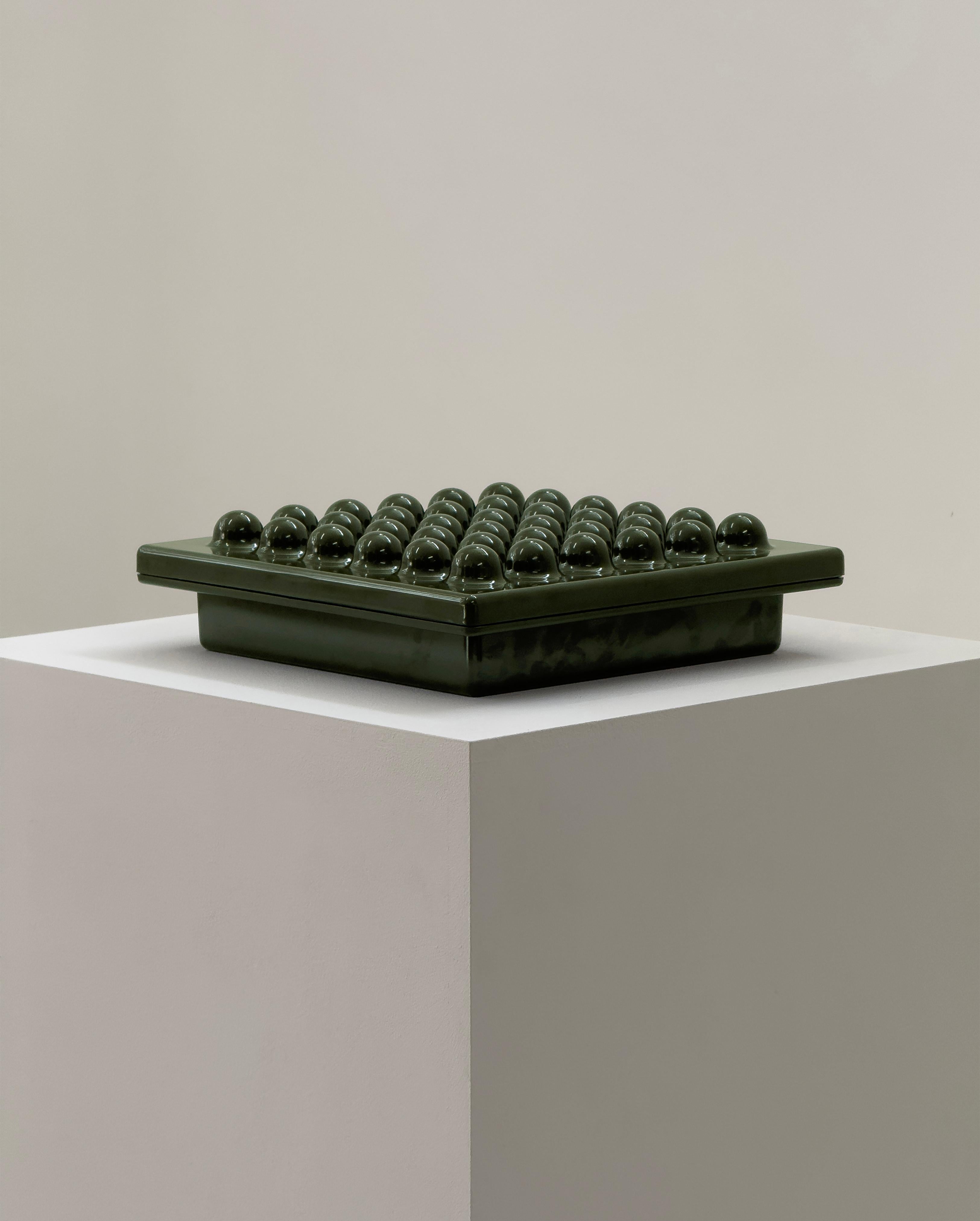 Sculptural Postmodern Synthesis Ashtray by Ettore Sottsass for Olivetti, Italy, 1970s

A striking example of postmodern design, this Synthesis ashtray was created by renowned architect and designer Ettore Sottsass for Olivetti in the 1970s. Crafted