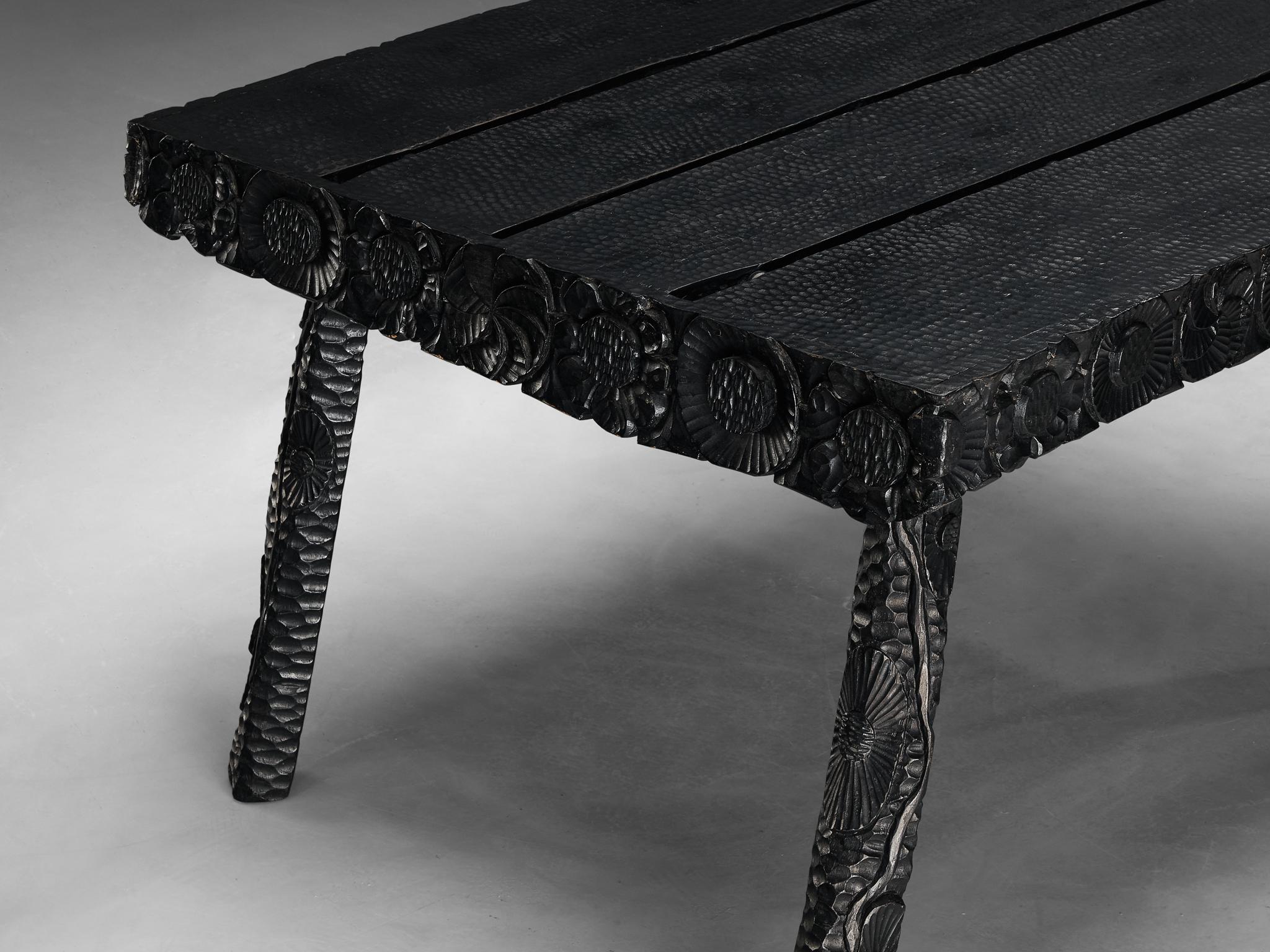 Sculptural Table in Black Lacquered Wood with Decorative Carvings  In Good Condition For Sale In Waalwijk, NL