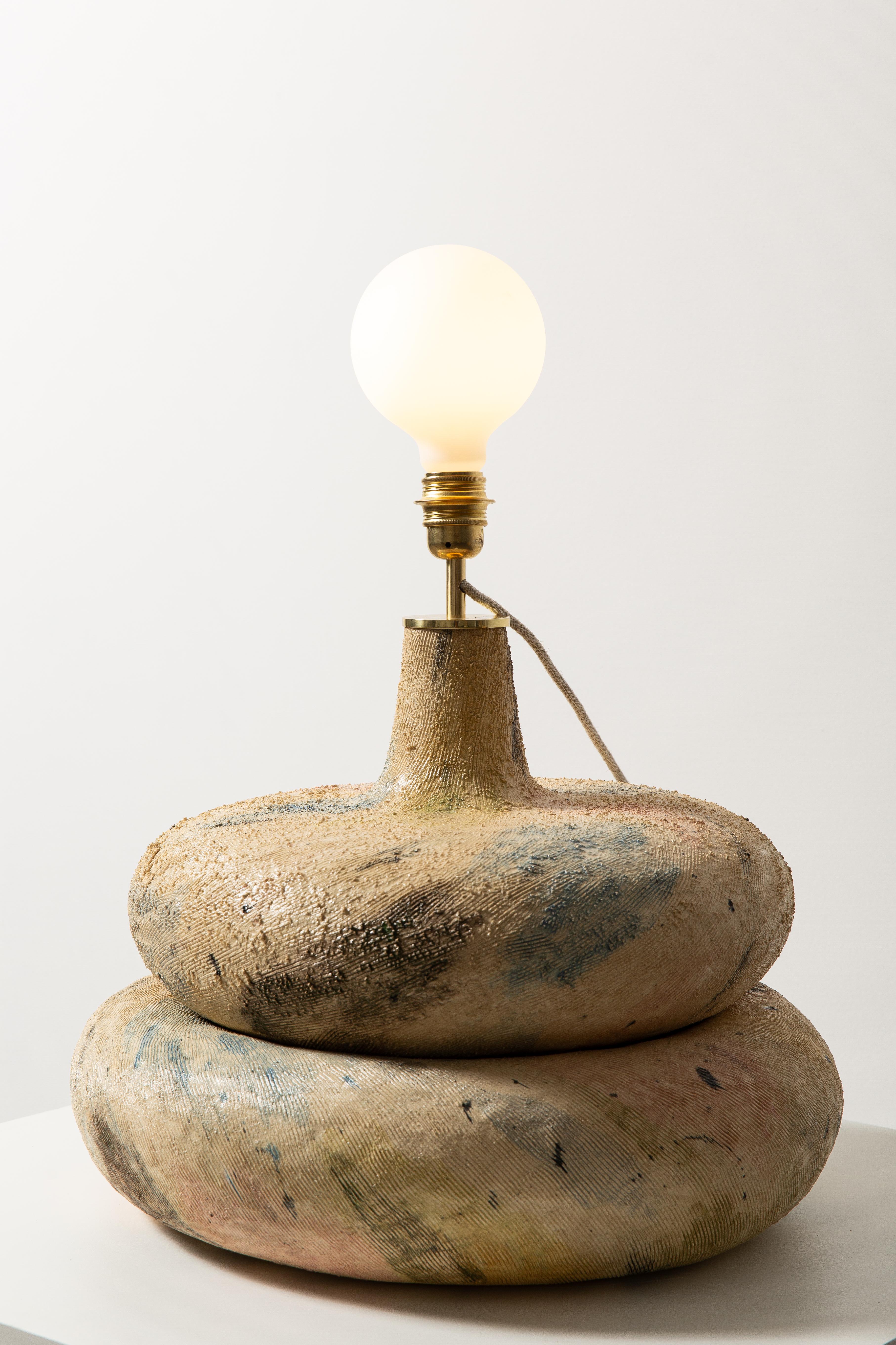 Vernissé Lampe de table sculpturale par Jacque Faus en vente