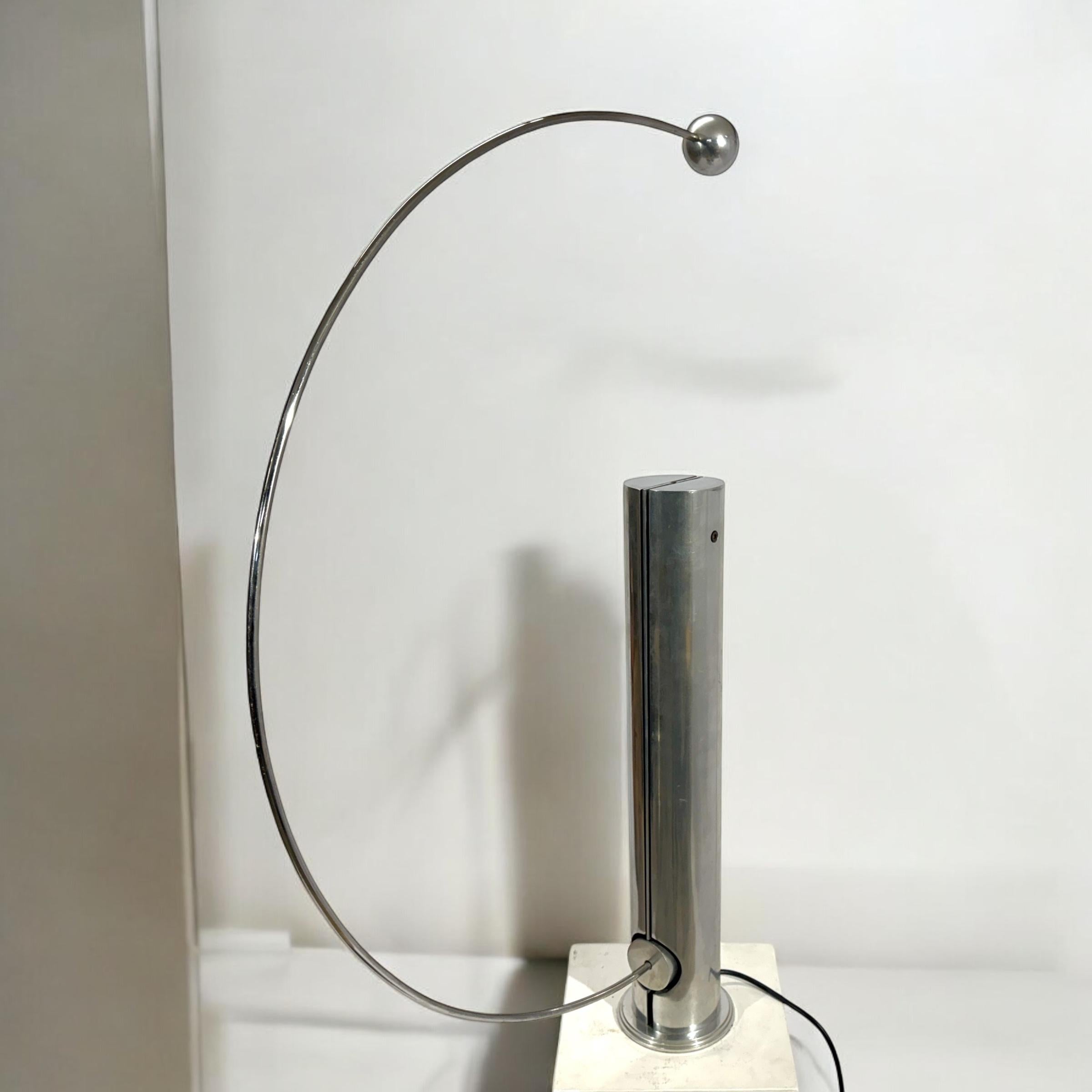 Belge Lampe de table sculpturale de Pierre Lallemand, édition limitée en vente