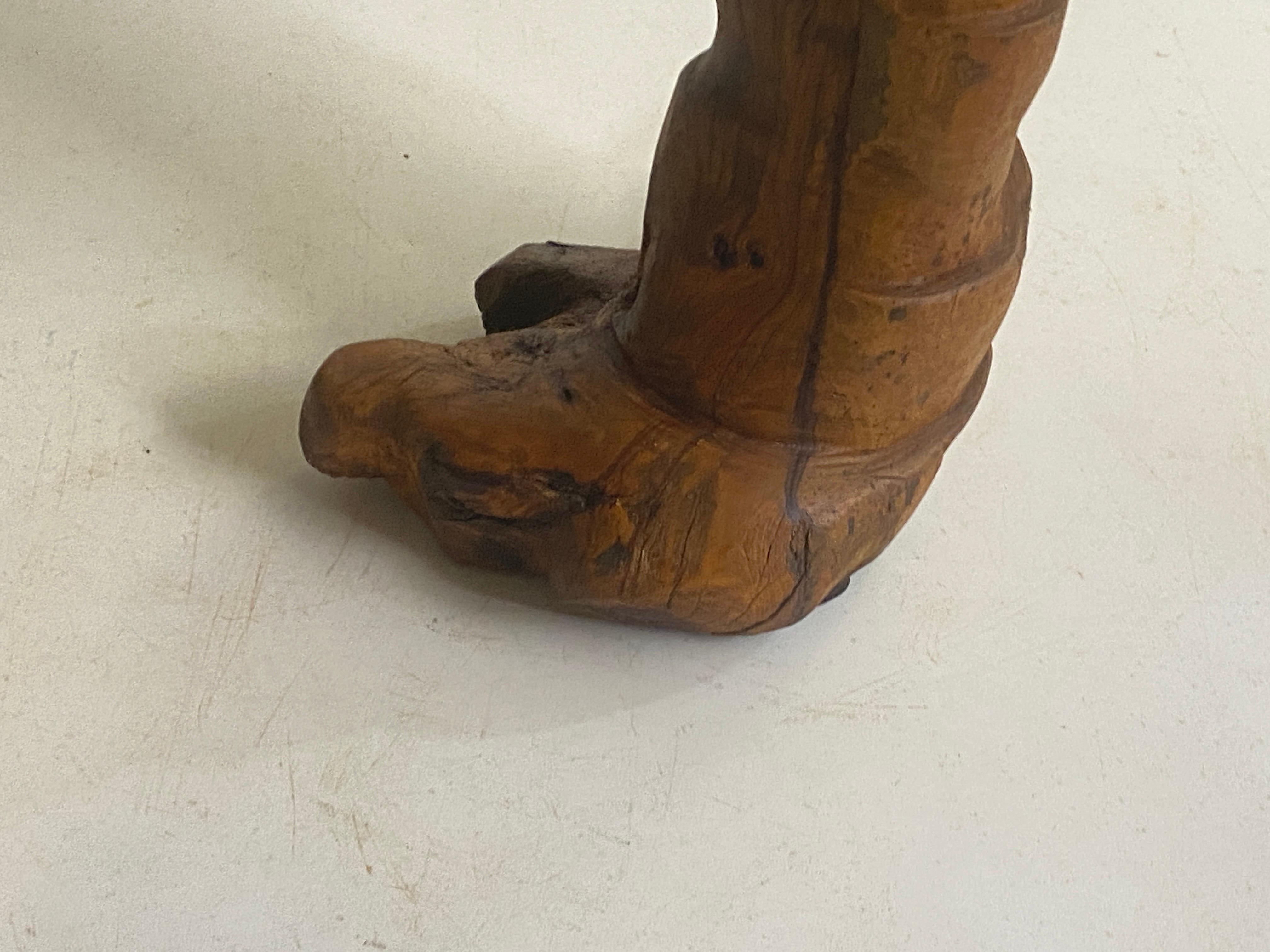 Sculptural Table Lamp Carved  in an Olive  Wood Block France 1950 In Good Condition For Sale In Auribeau sur Siagne, FR