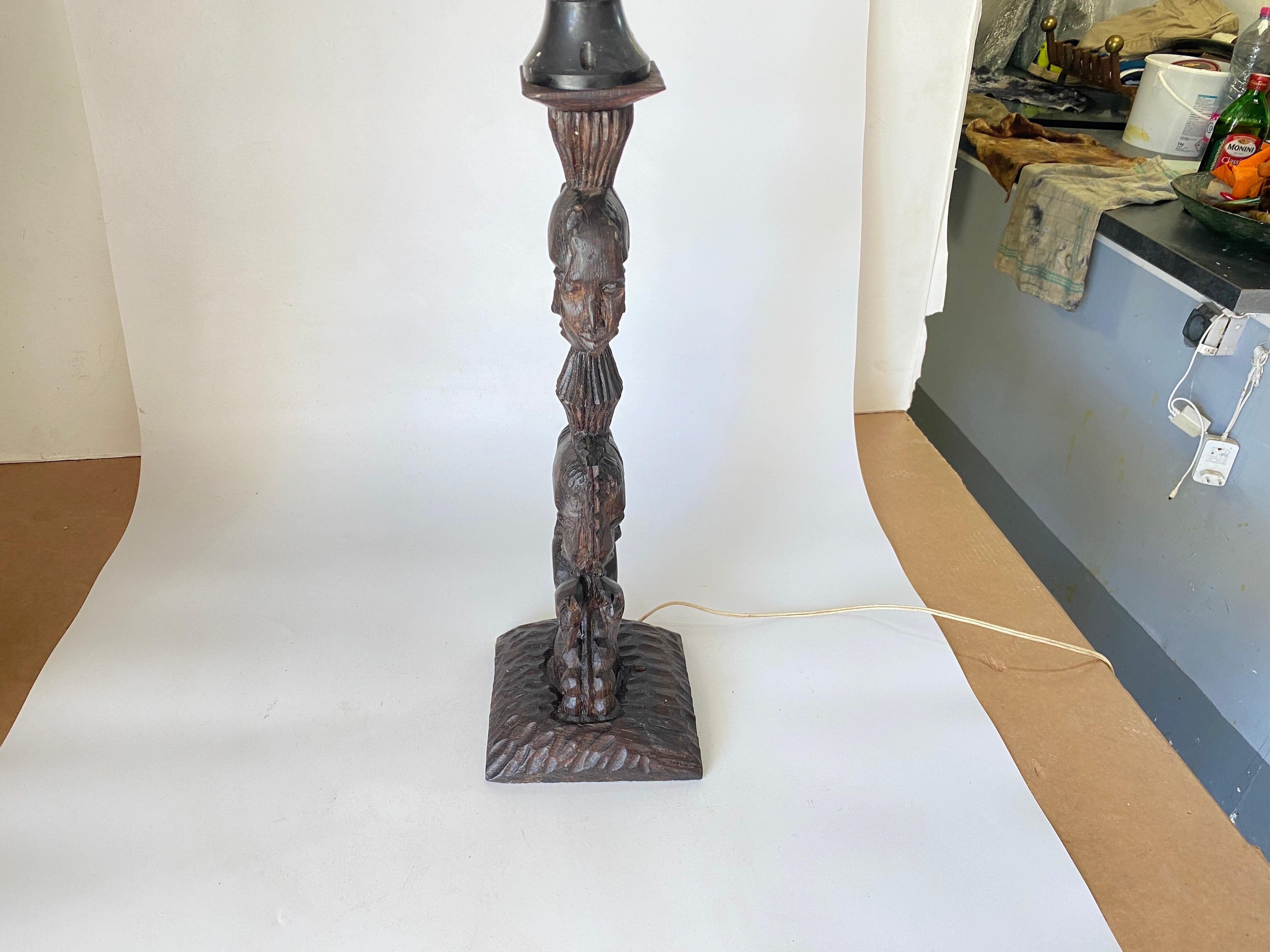 Sculptural Table Lamp Carved on Every Sides in Wood, France, 1950 For Sale 5
