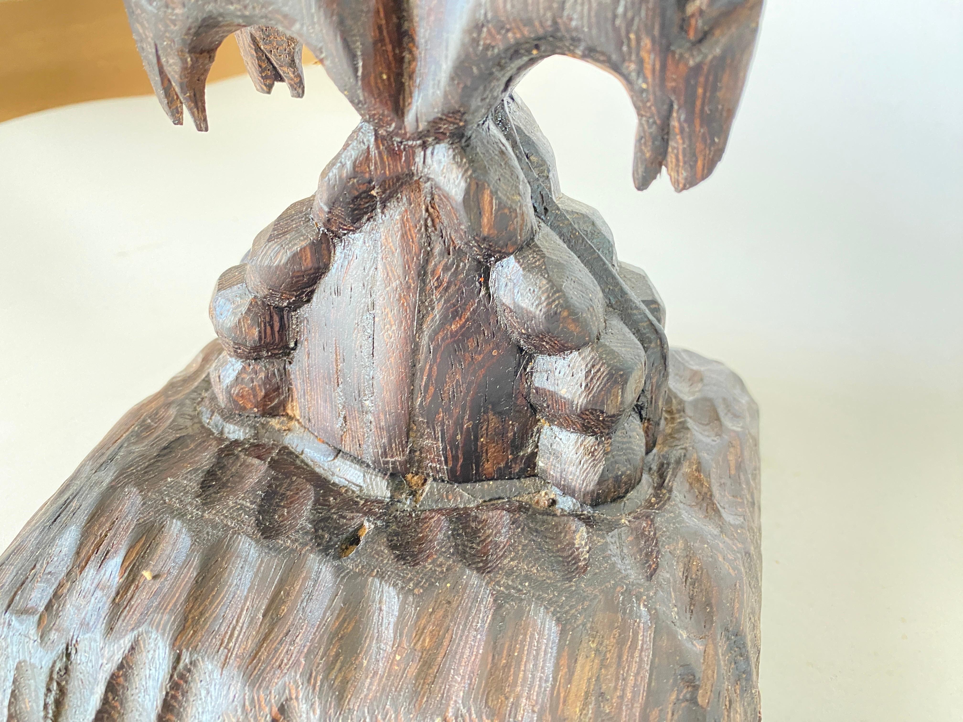 Sculptural Table Lamp Carved on Every Sides in Wood, France, 1950 In Good Condition For Sale In Auribeau sur Siagne, FR