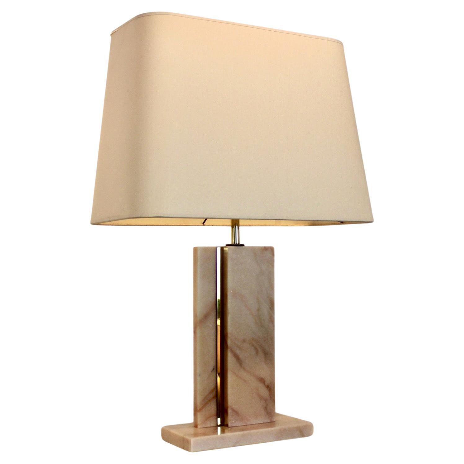 Lámpara de mesa escultórica de latón y mármol rosa de Camille Breesch