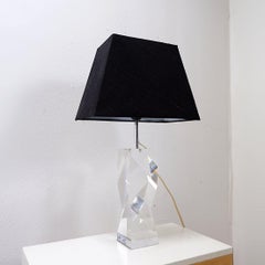 Sculptural Table Lamp in clear solid lucite - Circa 1980