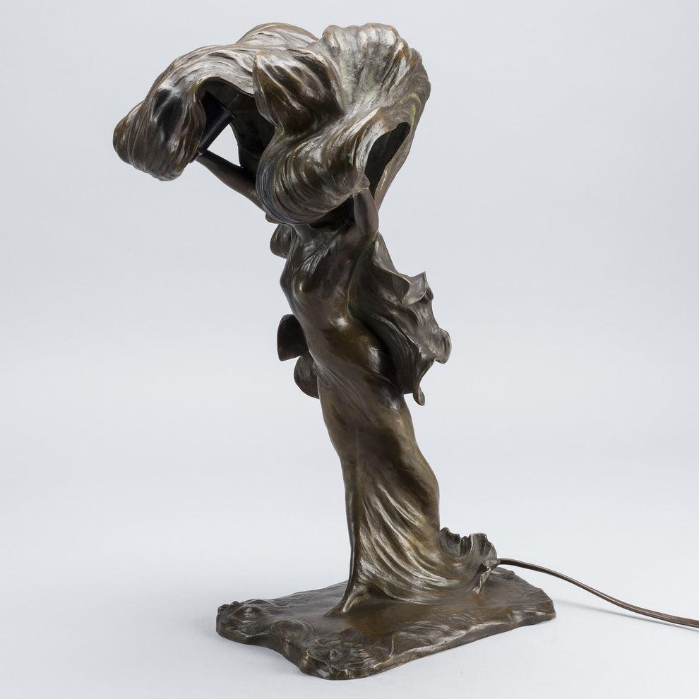 French Sculptural table lamp in solid bronze, Adolf Jonsson, Paris Art Nouveau For Sale