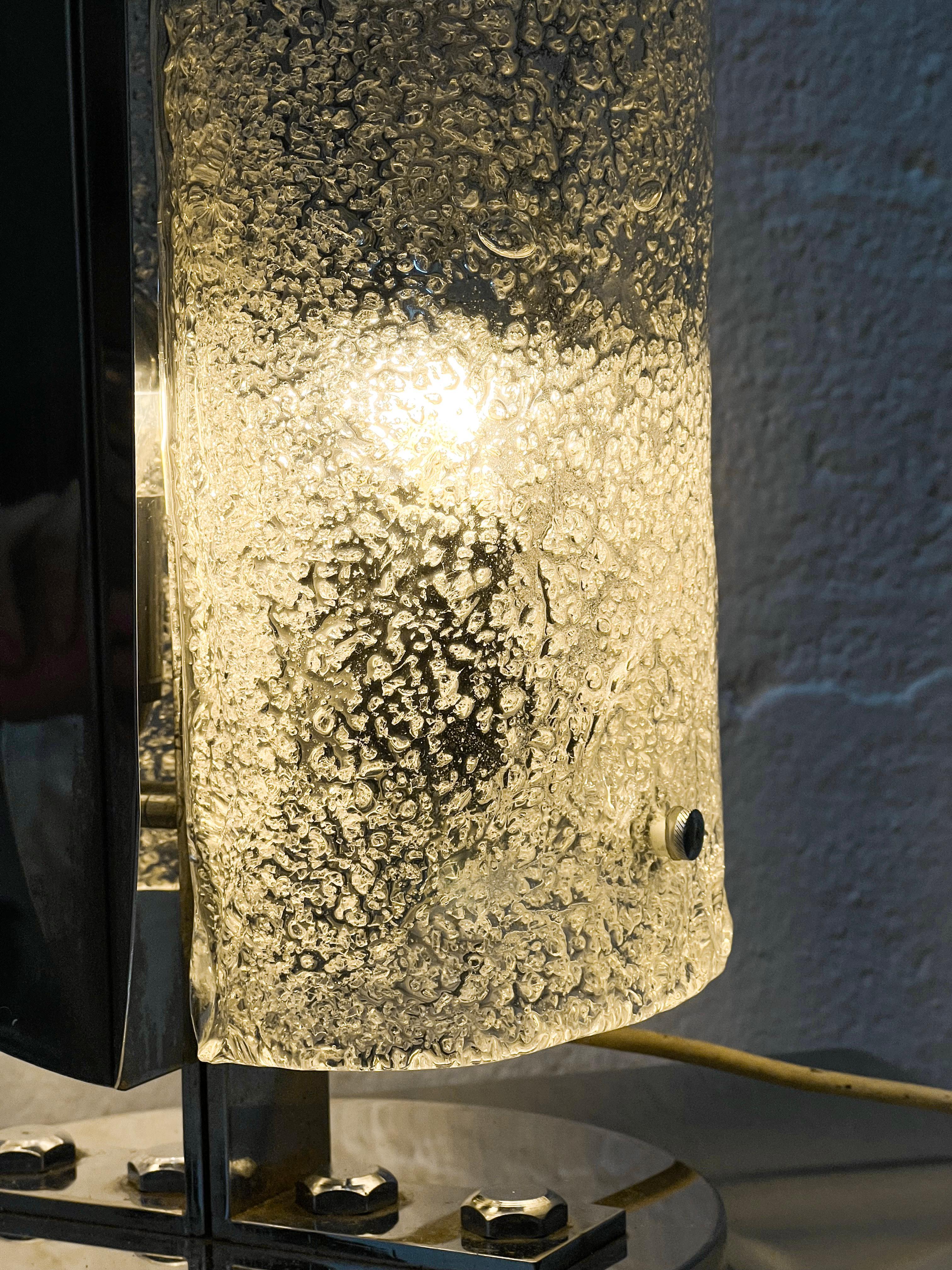 Lampe de table sculpturale en acier et verre, design de collection du milieu du siècle dernier. en vente 6