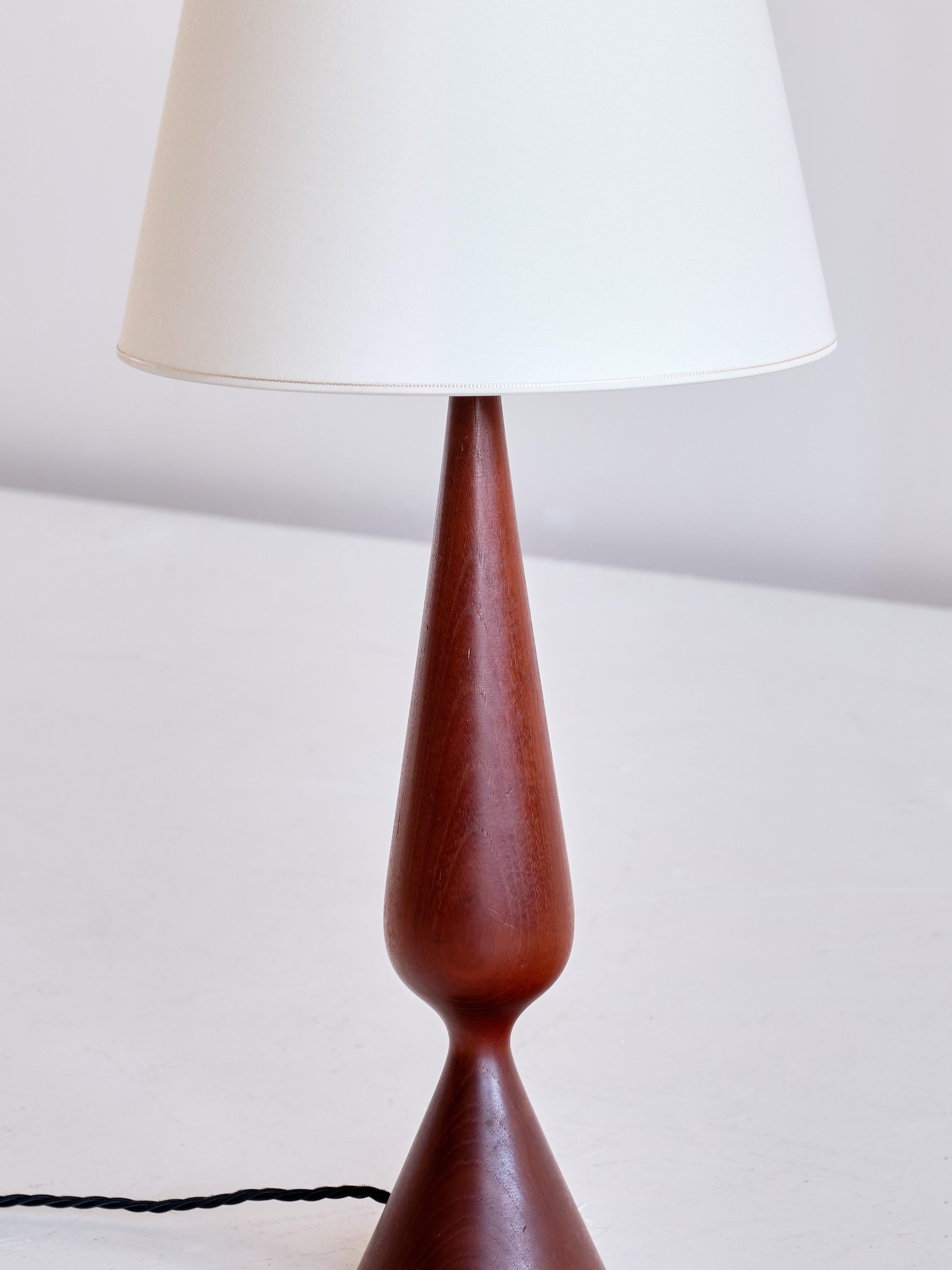 Sculptural Table Lamp in Teak Wood and Ivory Drum Shade, Denmark, 1960s In Good Condition For Sale In The Hague, NL
