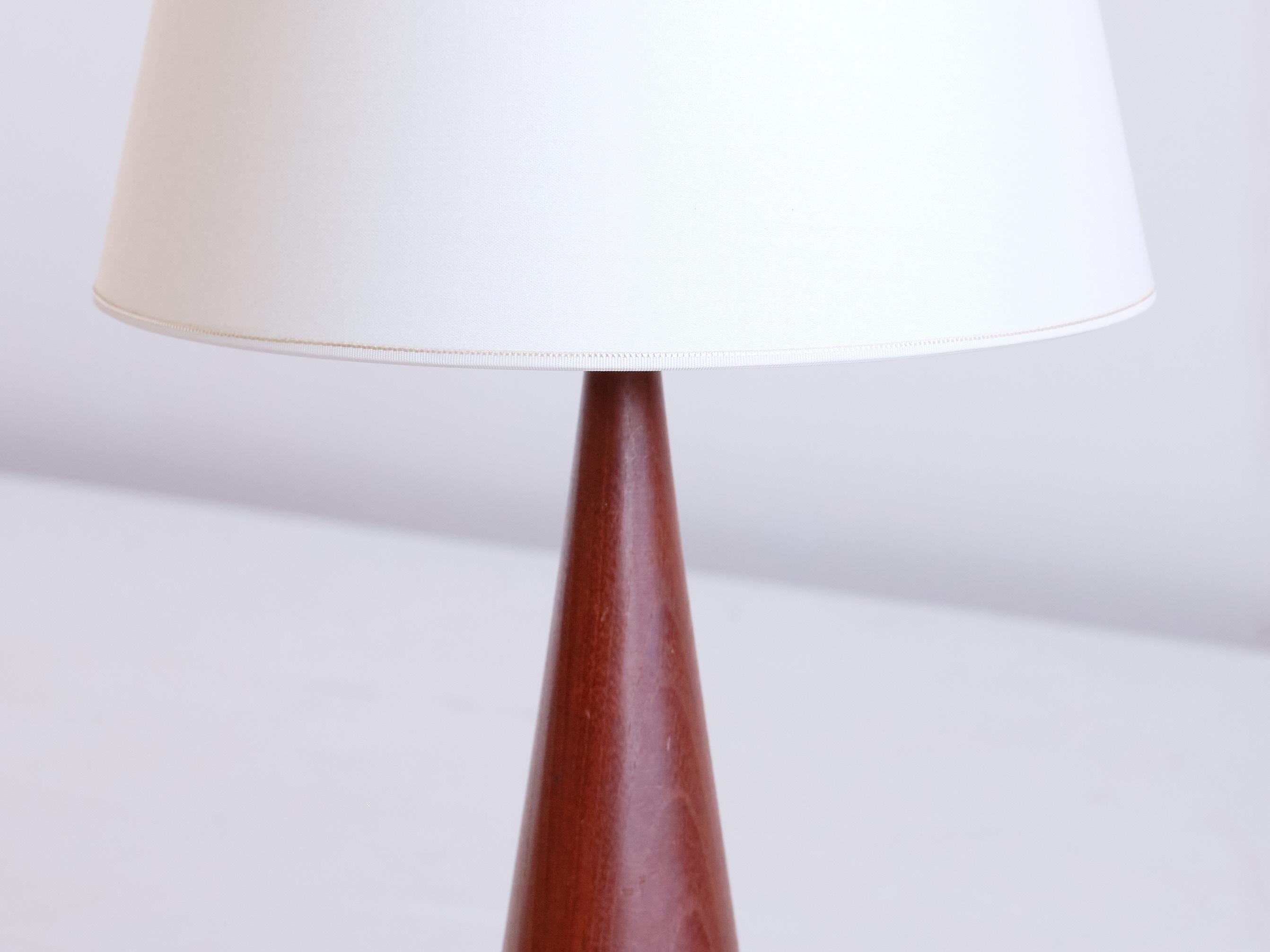 Mid-20th Century Sculptural Table Lamp in Teak Wood and Ivory Drum Shade, Denmark, 1960s For Sale