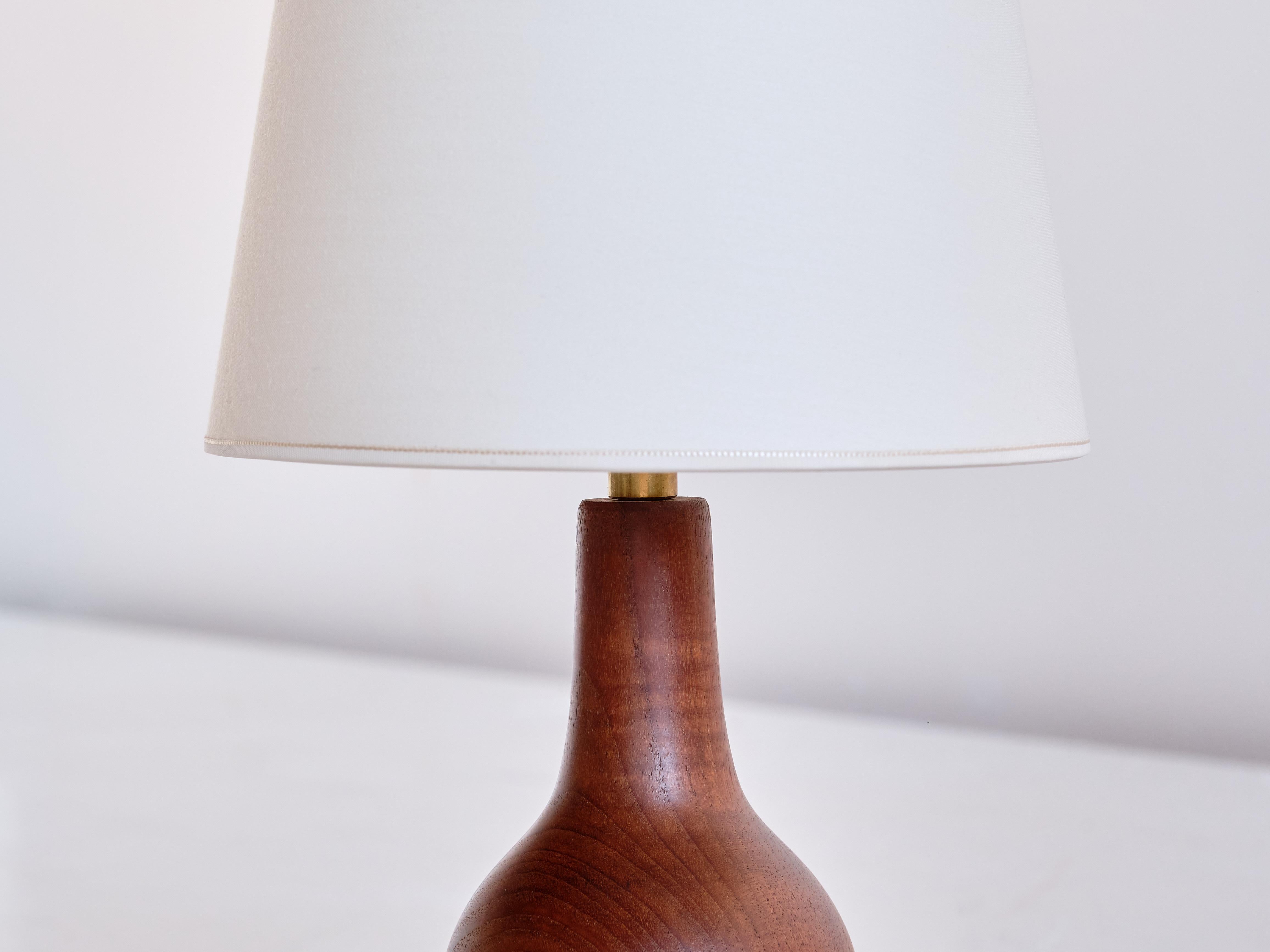 Mid-20th Century Sculptural Table Lamp in Teak Wood and Ivory Drum Shade, Denmark, 1960s For Sale
