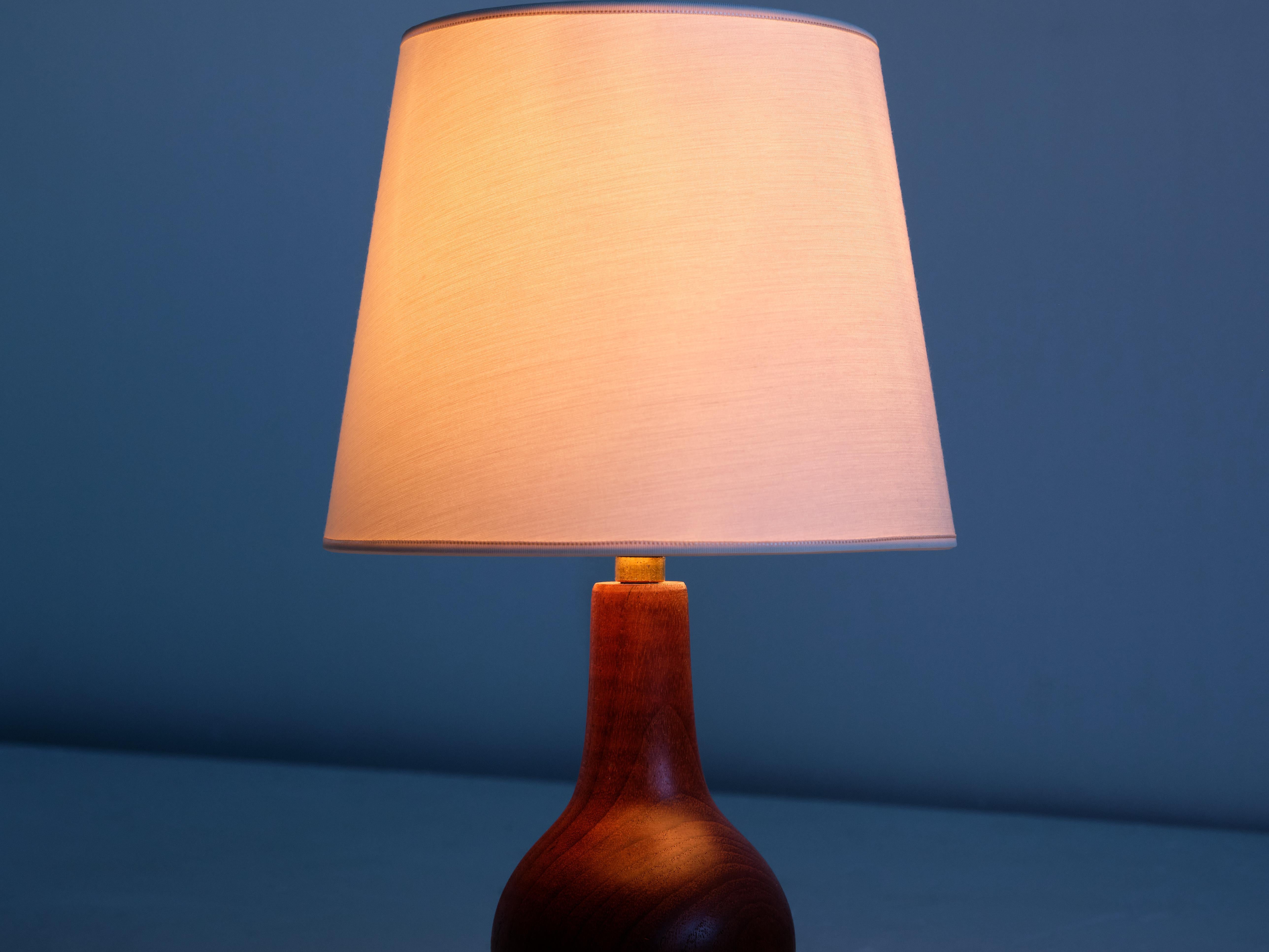 Sculptural Table Lamp in Teak Wood and Ivory Drum Shade, Denmark, 1960s For Sale 1