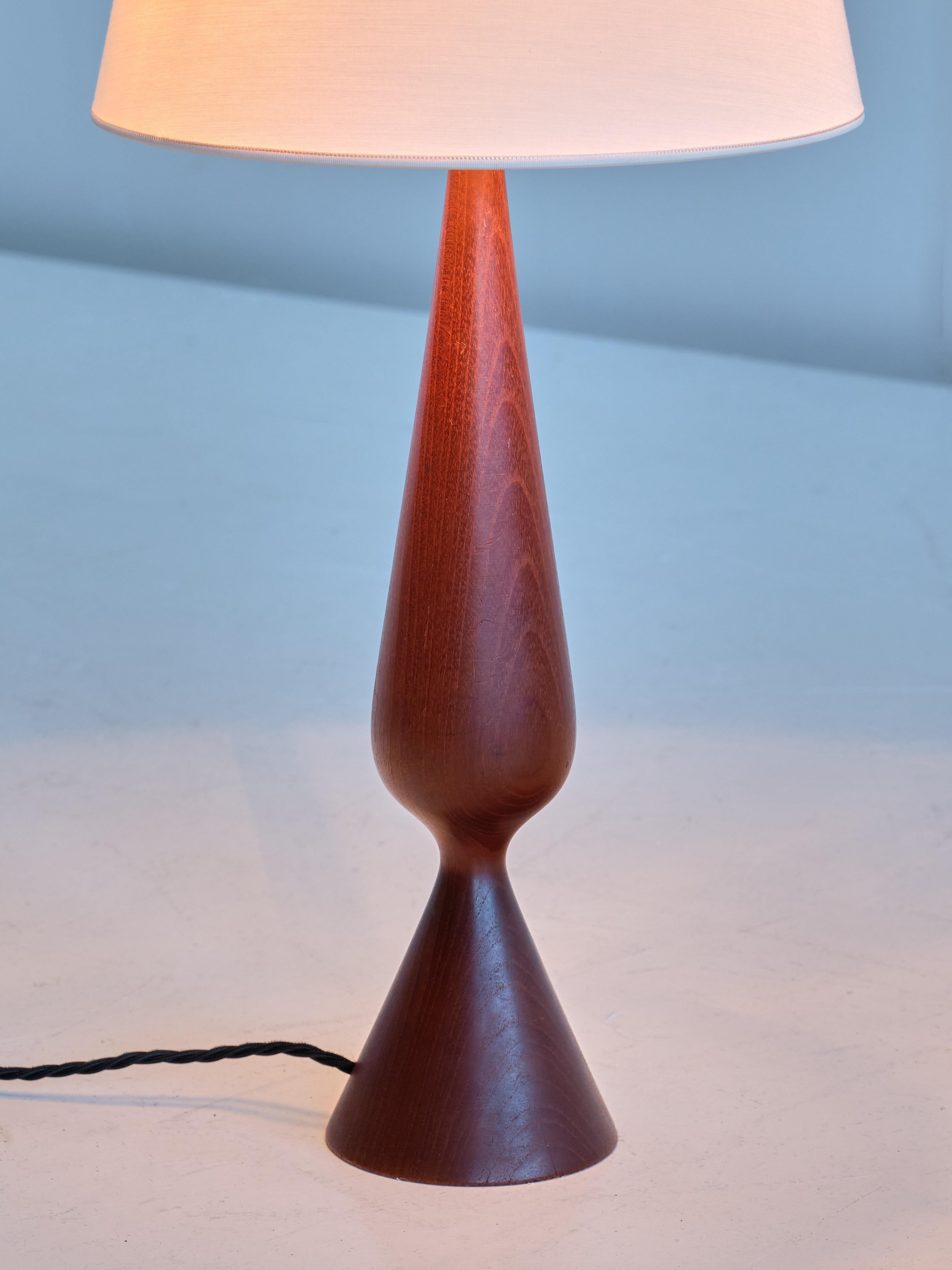Lampe de bureau sculpturale en bois de teck et abat-jour tambour ivoire, Danemark, années 1960 en vente 1