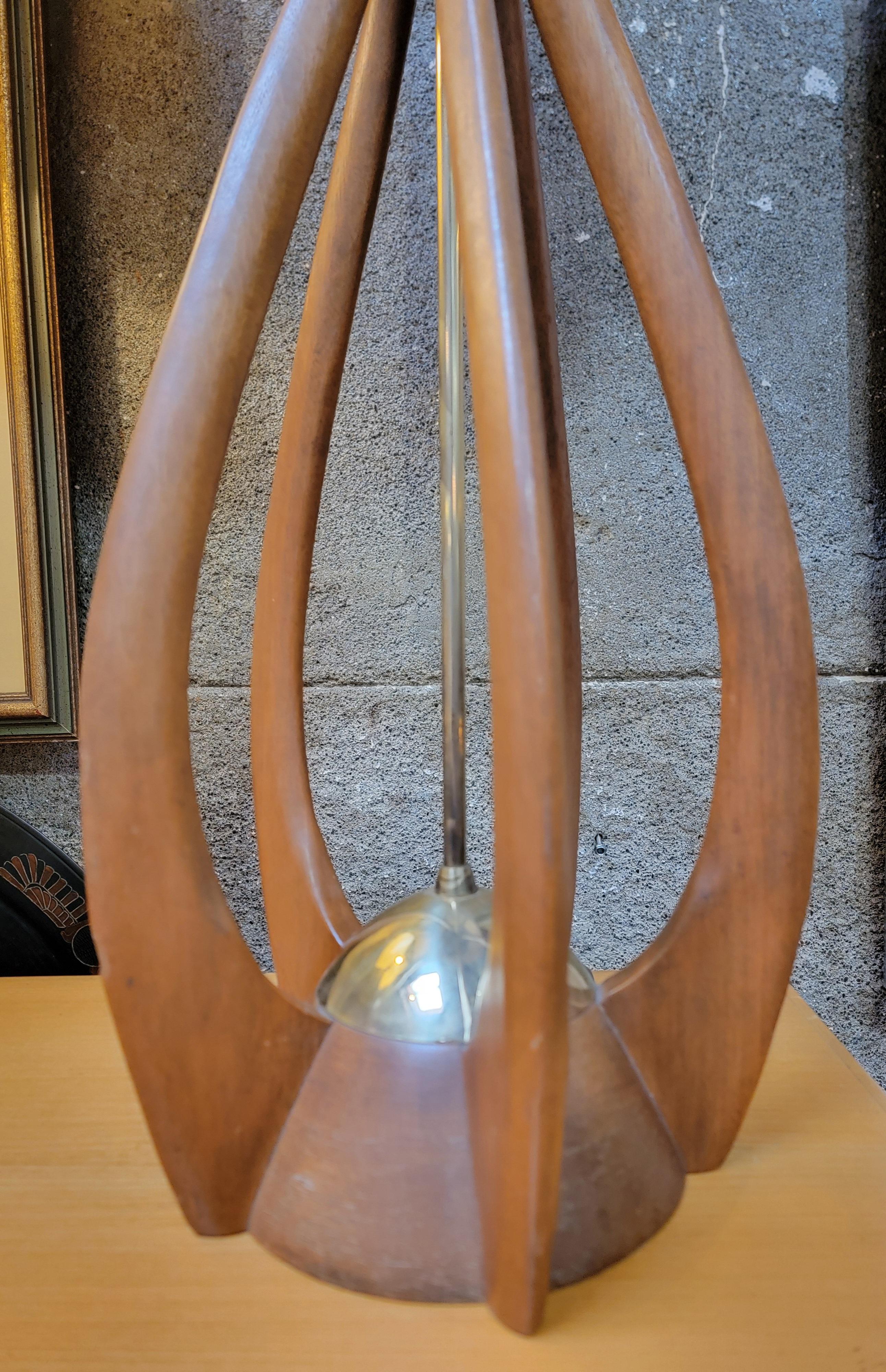 Mid-Century Modern Sculptural Table Lamp manner of Modeline For Sale
