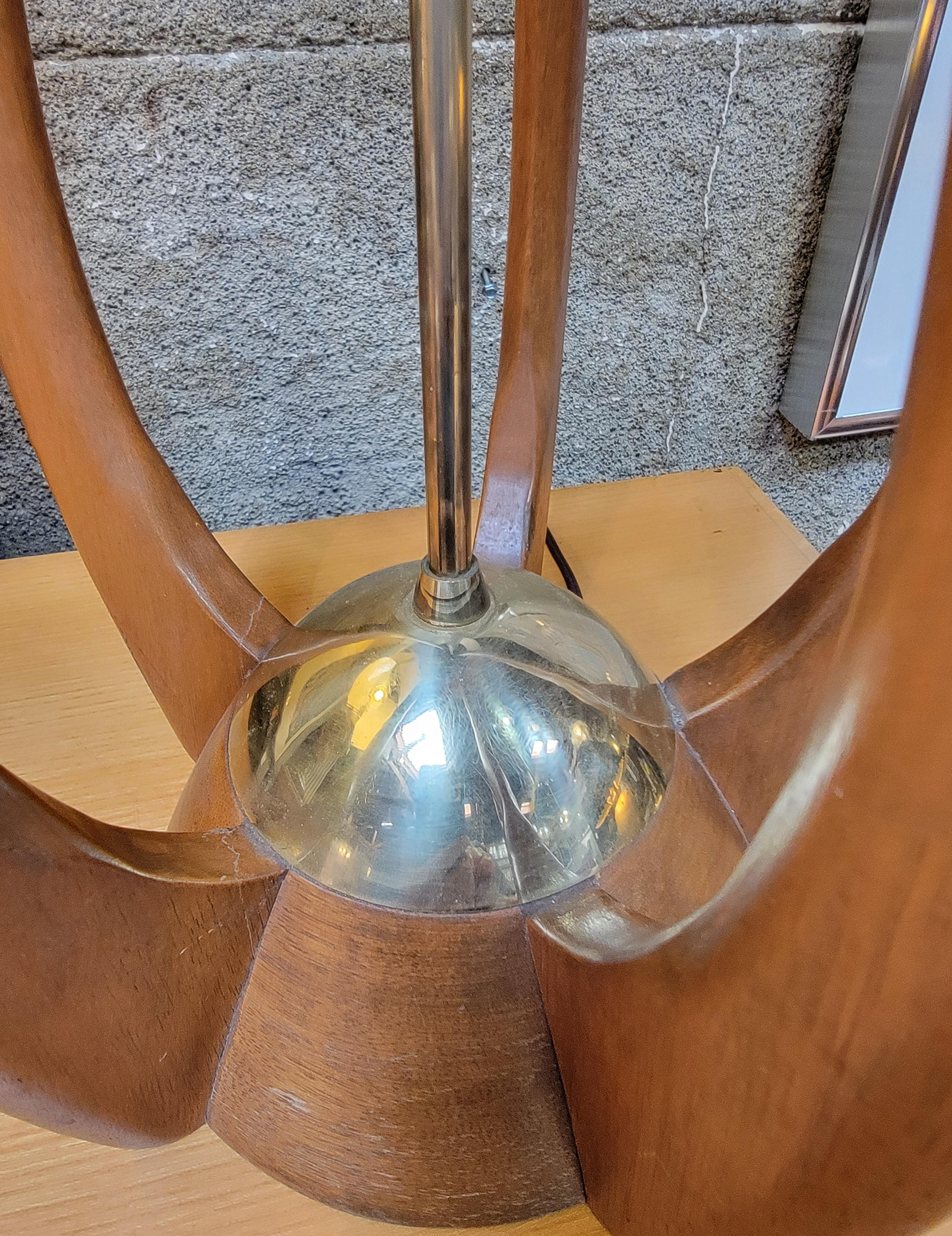 20th Century Sculptural Table Lamp manner of Modeline For Sale